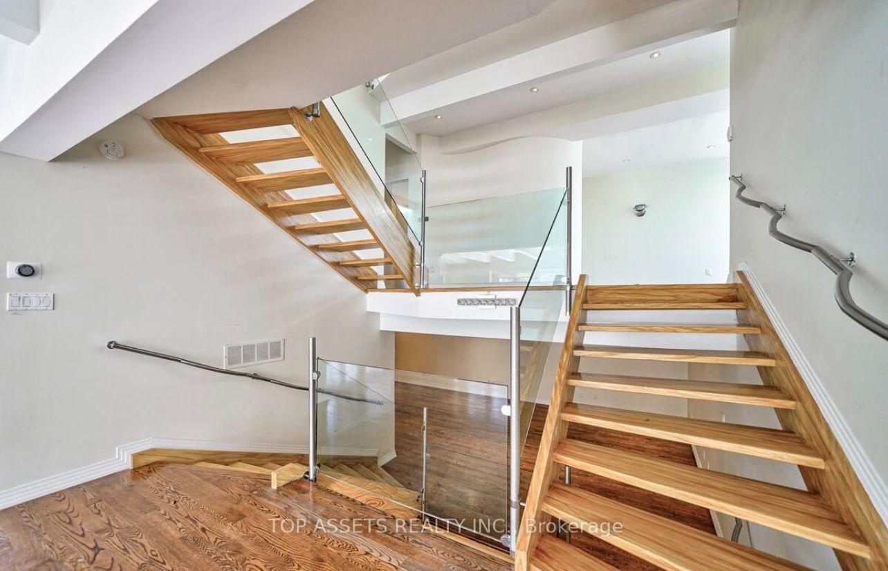 Photo 23 of 25 Fallingbrook Drive, Scarborough, Birchcliffe-Cliffside — HOMEH
