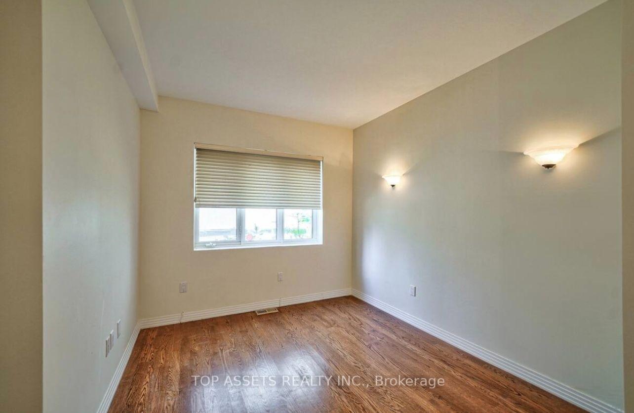 Photo 24 of 25 Fallingbrook Drive, Scarborough, Birchcliffe-Cliffside — HOMEH