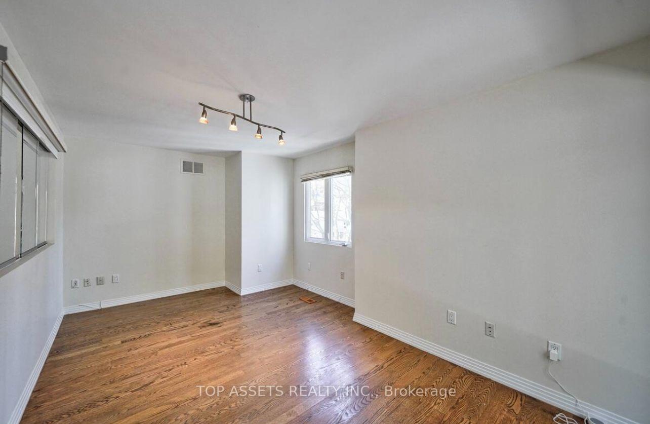 Photo 25 of 25 Fallingbrook Drive, Scarborough, Birchcliffe-Cliffside — HOMEH