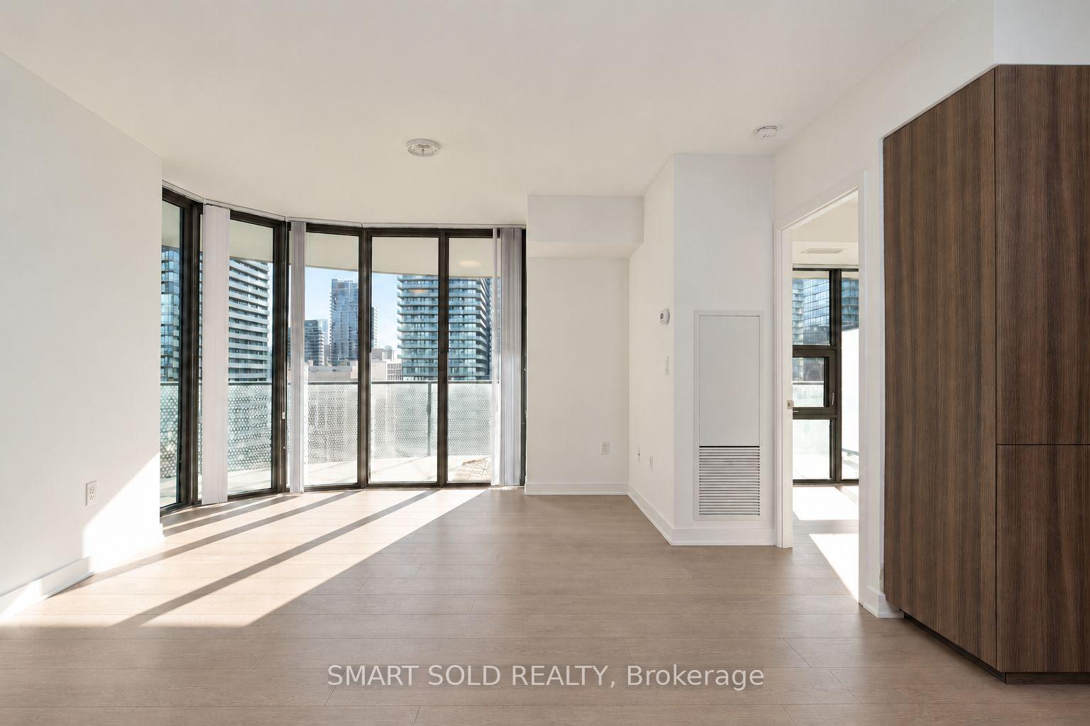 Photo 3 of Unit 2002, 11 Wellesley Street W, Toronto, Bay Street Corridor — HOMEH