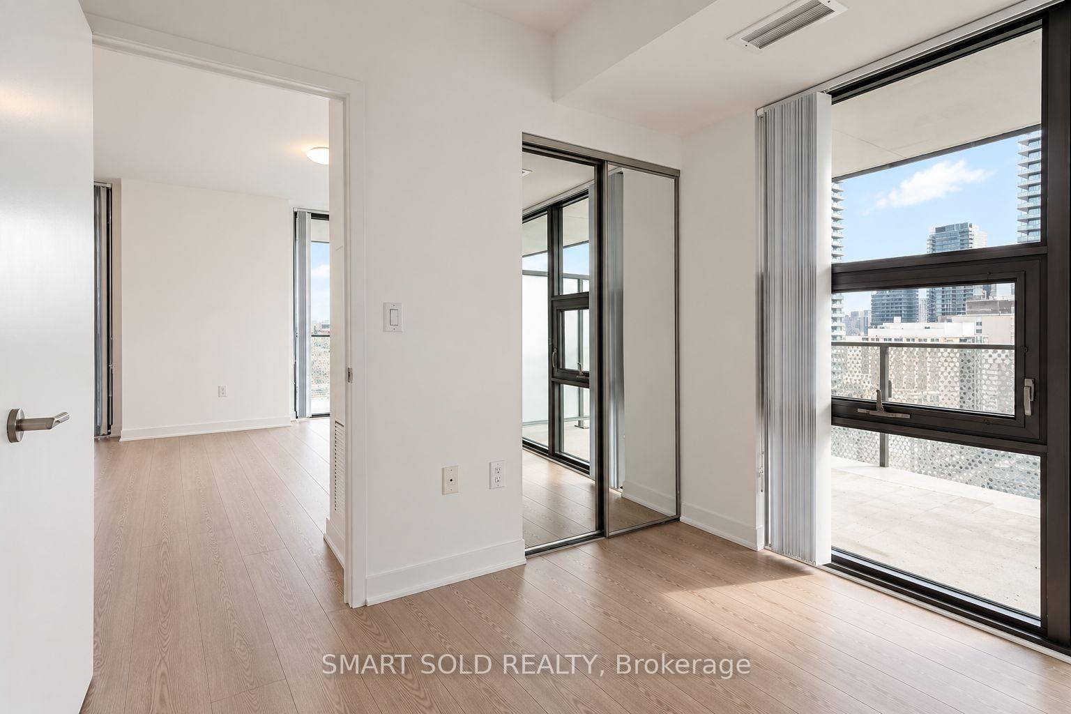Photo 8 of Unit 2002, 11 Wellesley Street W, Toronto, Bay Street Corridor — HOMEH