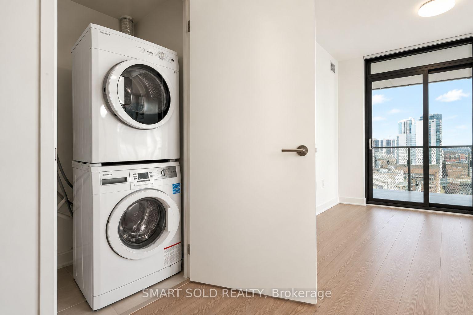 Photo 10 of Unit 2002, 11 Wellesley Street W, Toronto, Bay Street Corridor — HOMEH