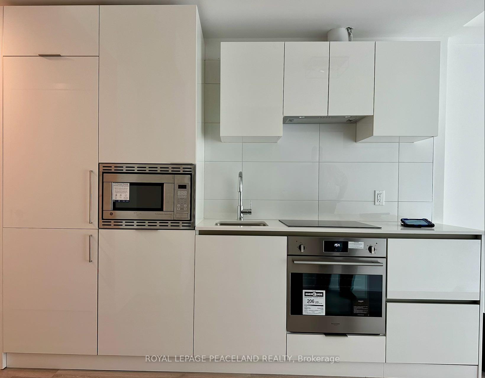 Photo 4 of Unit 827, 230 Simcoe Street, Toronto, Kensington-Chinatown — HOMEH