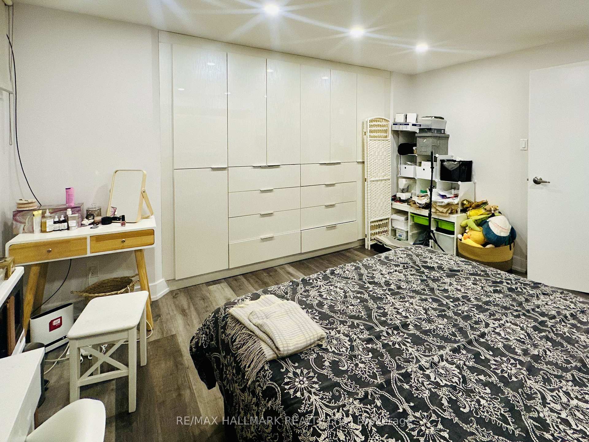 Photo 10 of Unit Lower, 193 Heath Street W, Toronto, Casa Loma — HOMEH