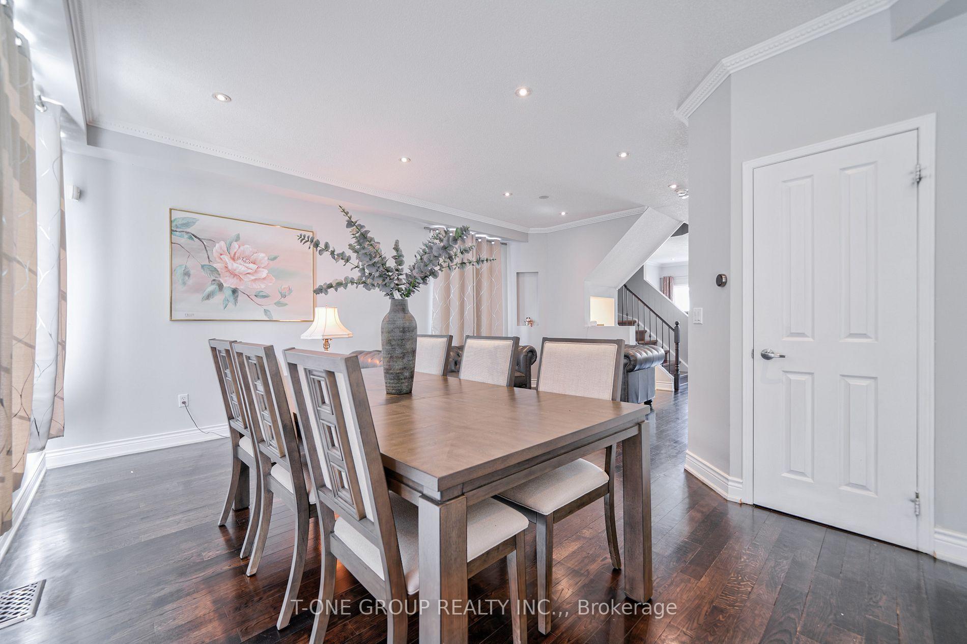 Photo 5 of 3 Mccaul Street, Markham, Berczy — HOMEH