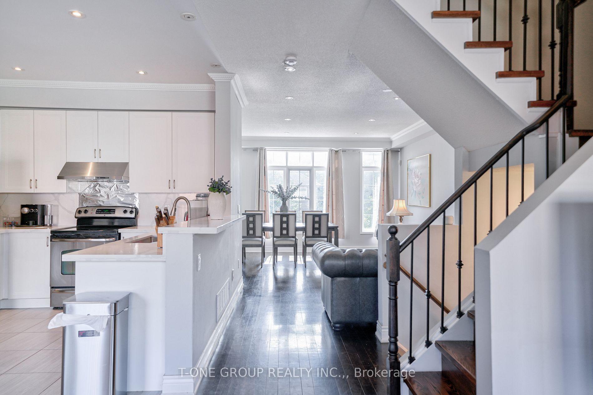Photo 6 of 3 Mccaul Street, Markham, Berczy — HOMEH