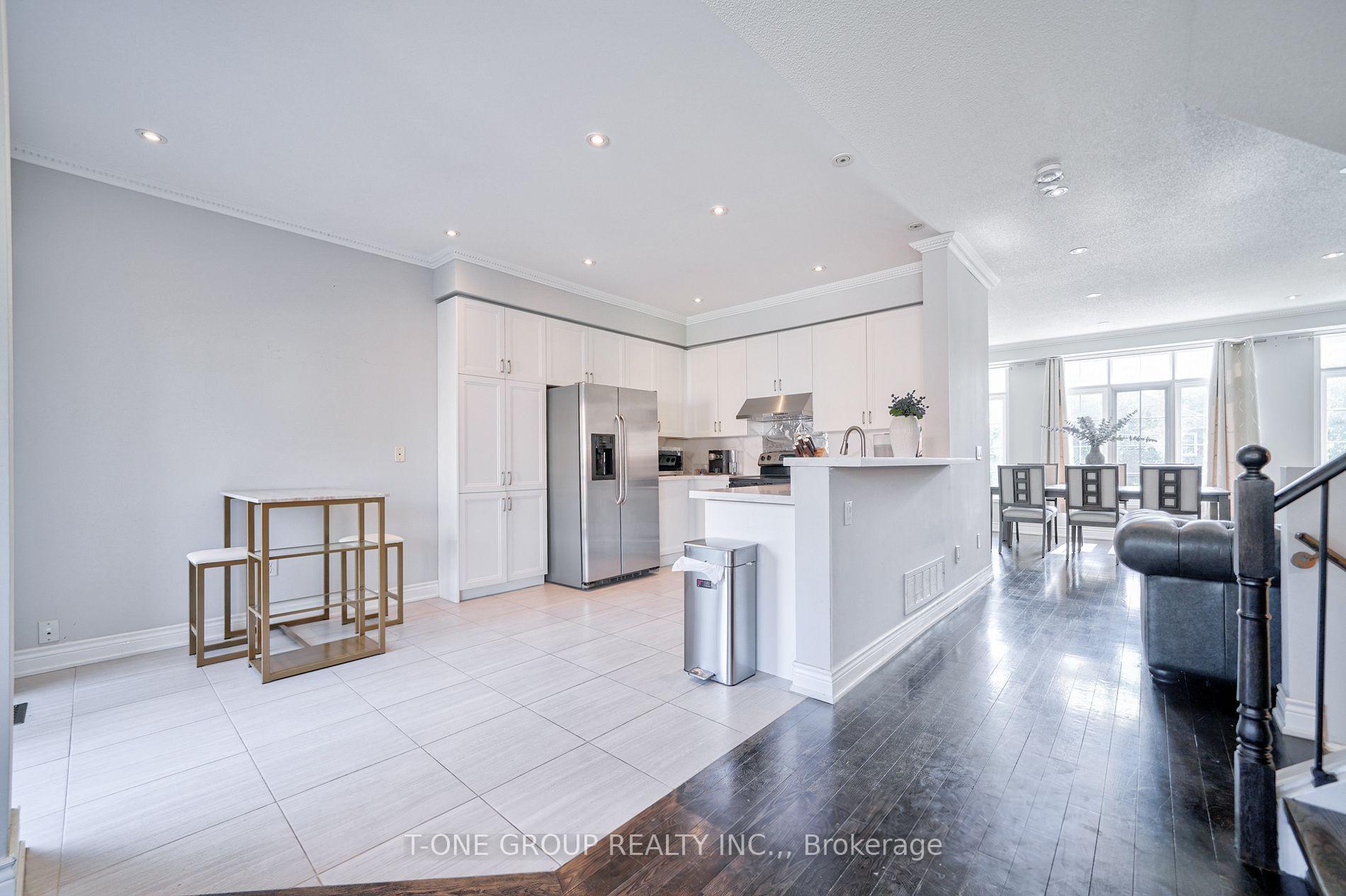 Photo 7 of 3 Mccaul Street, Markham, Berczy — HOMEH