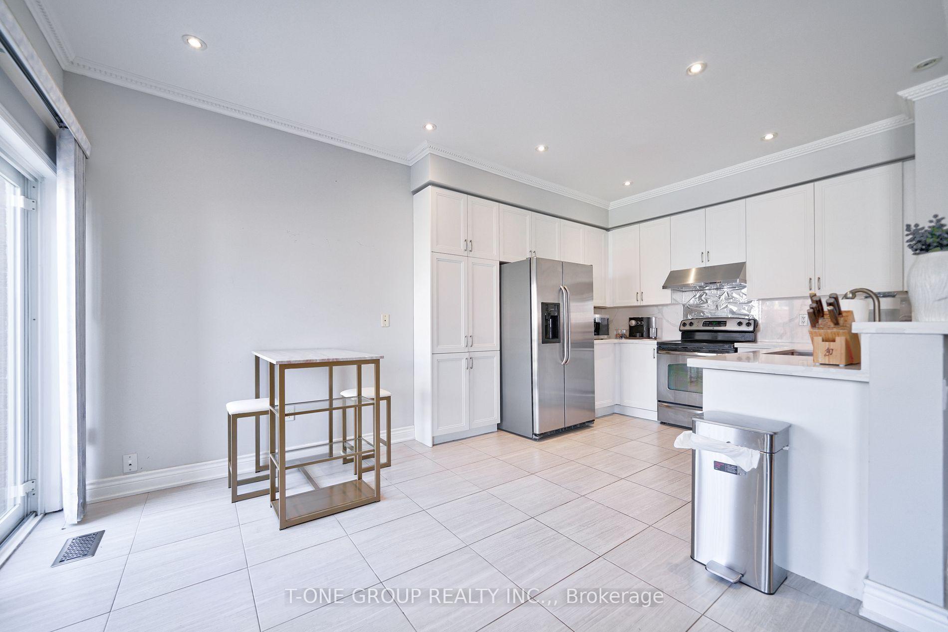 Photo 8 of 3 Mccaul Street, Markham, Berczy — HOMEH