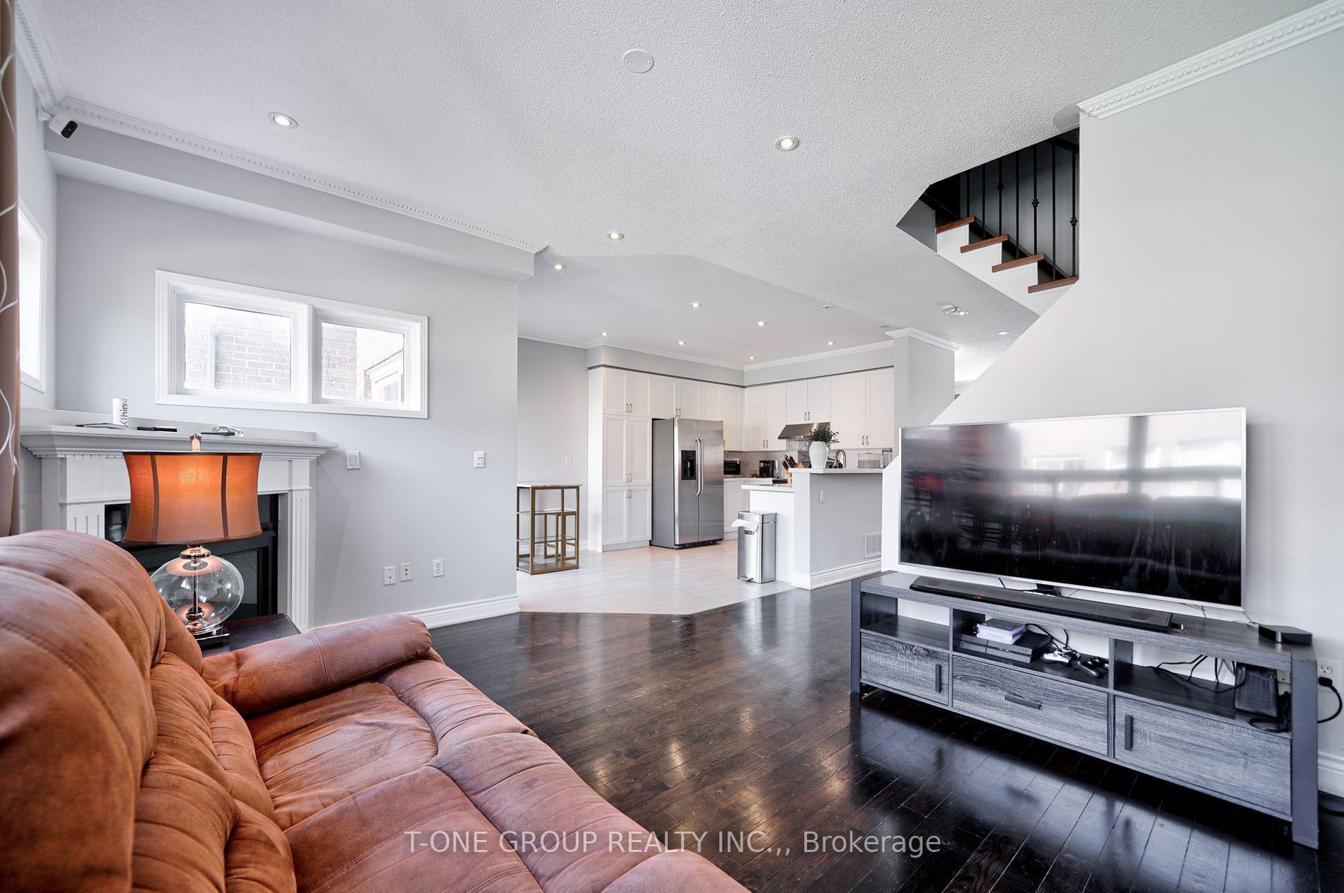 Photo 9 of 3 Mccaul Street, Markham, Berczy — HOMEH