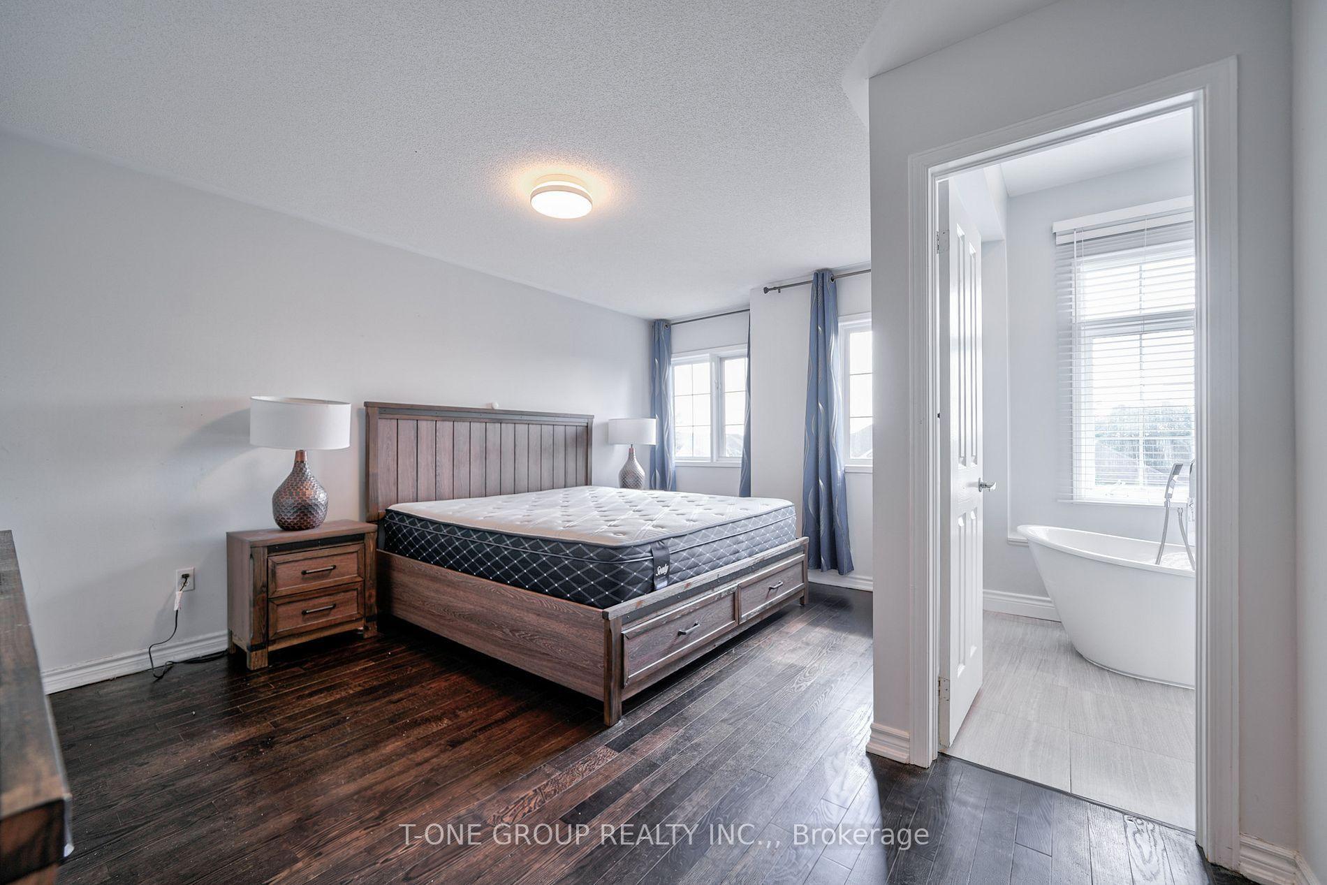 Photo 12 of 3 Mccaul Street, Markham, Berczy — HOMEH