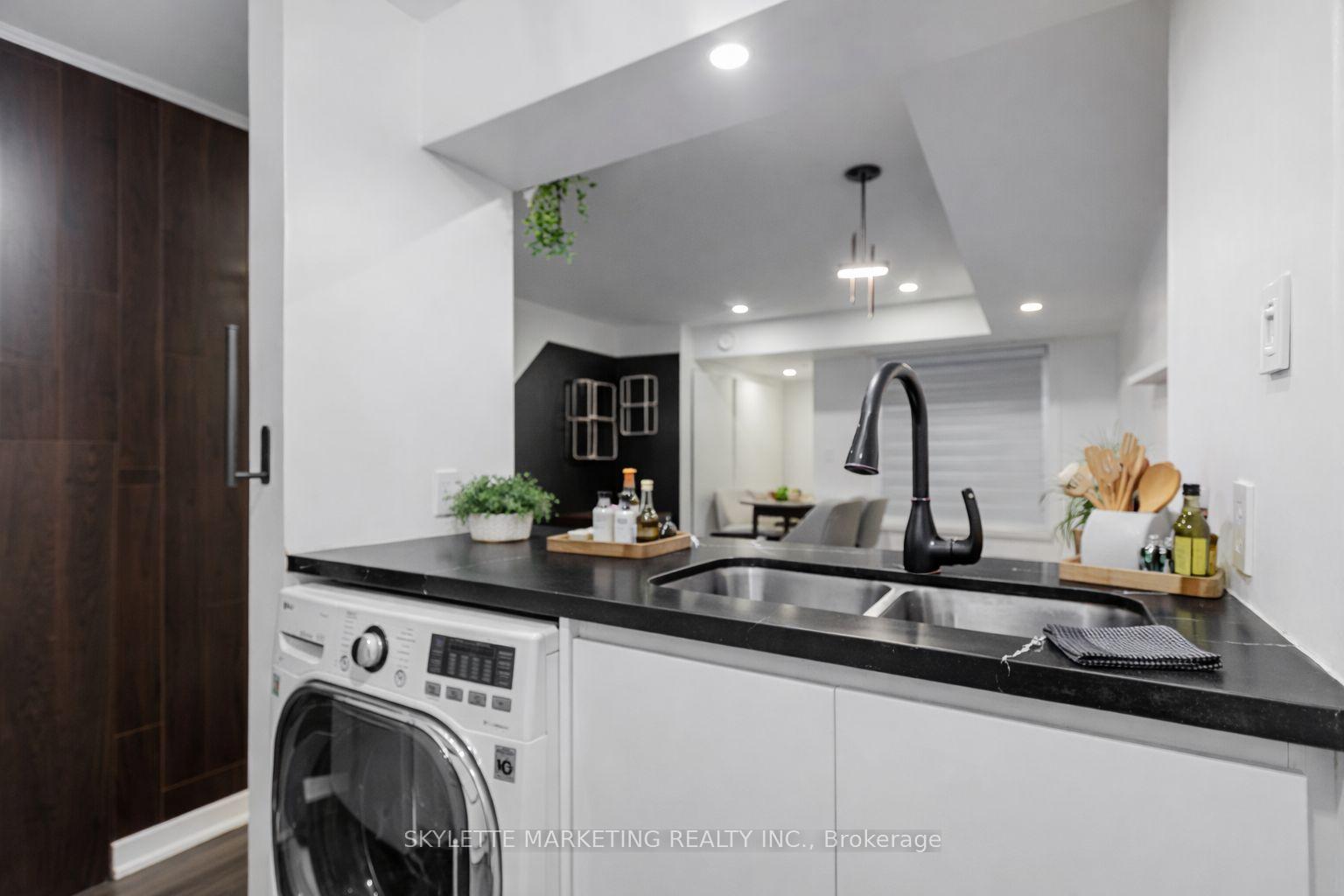 Photo 3 of Unit 107, 3 Everson Drive, North York, Willowdale East — HOMEH