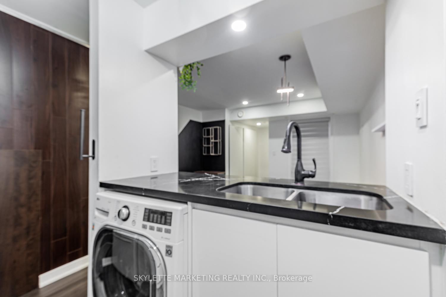 Photo 4 of Unit 107, 3 Everson Drive, North York, Willowdale East — HOMEH
