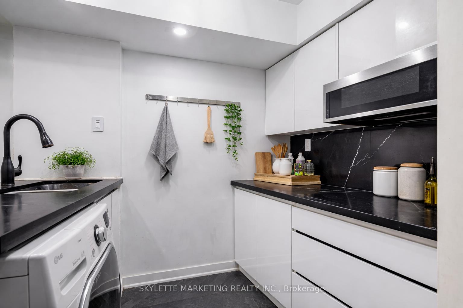 Photo 5 of Unit 107, 3 Everson Drive, North York, Willowdale East — HOMEH