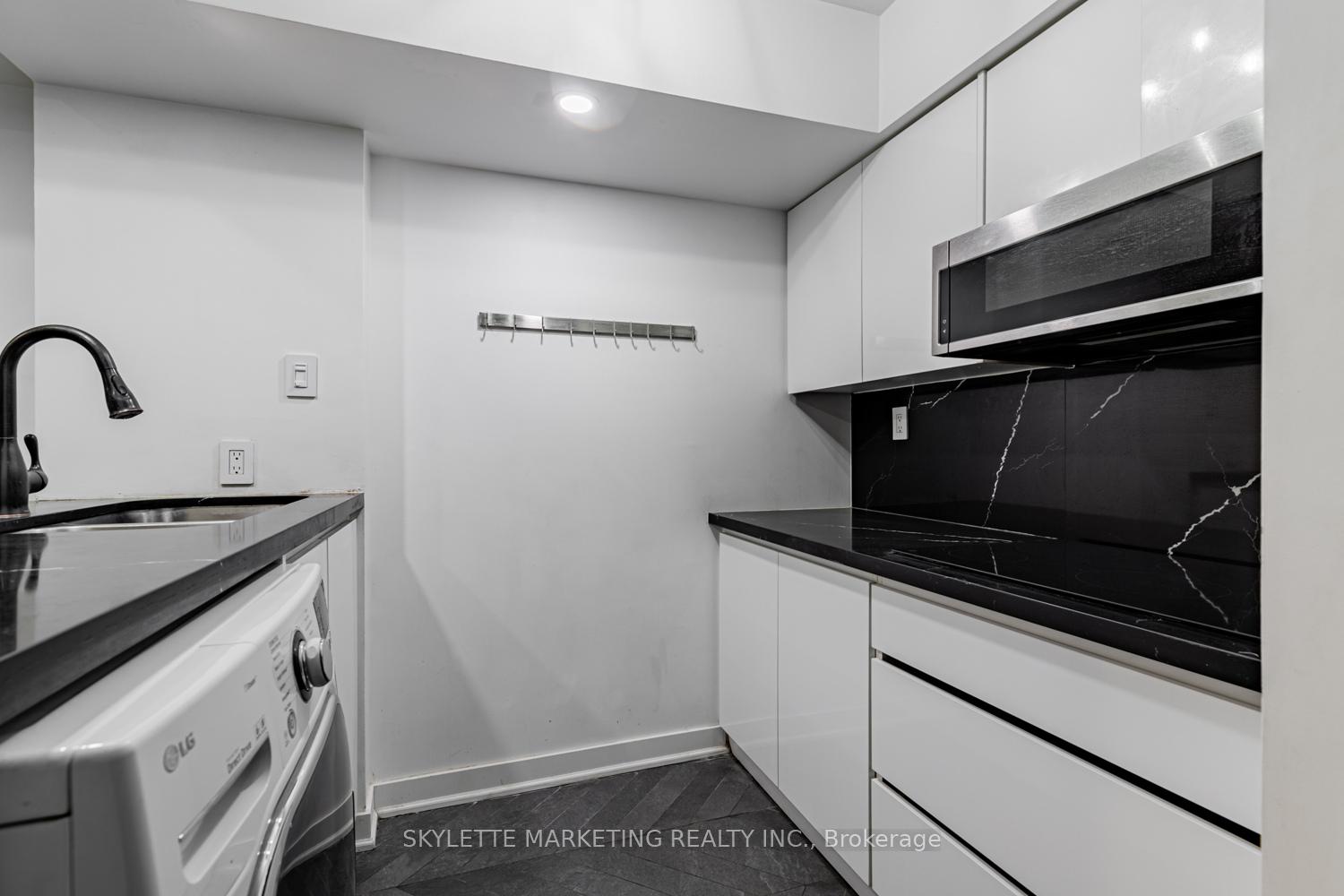 Photo 6 of Unit 107, 3 Everson Drive, North York, Willowdale East — HOMEH