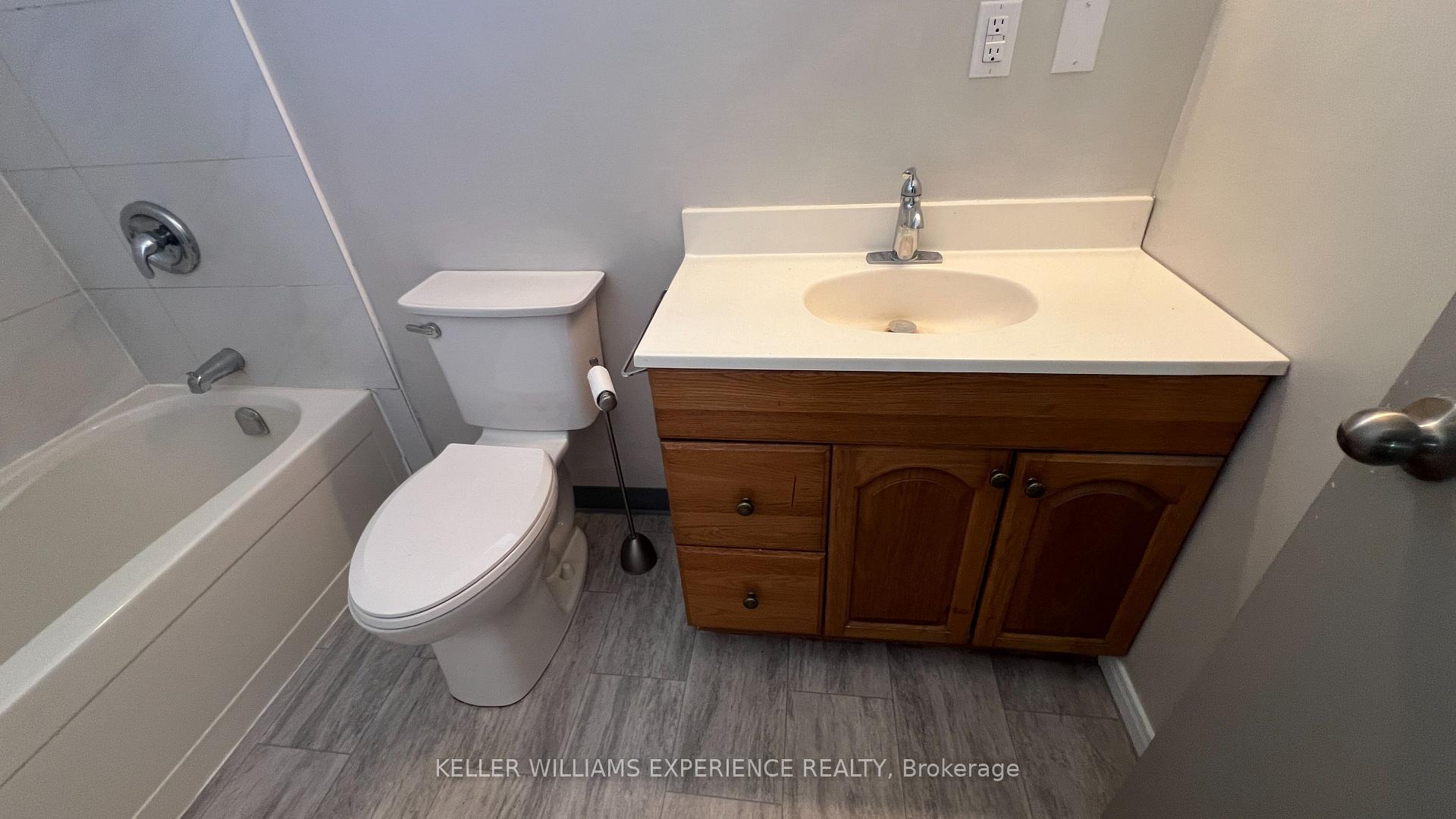 Photo 12 of 196 Owen Street, Barrie, Wellington — HOMEH