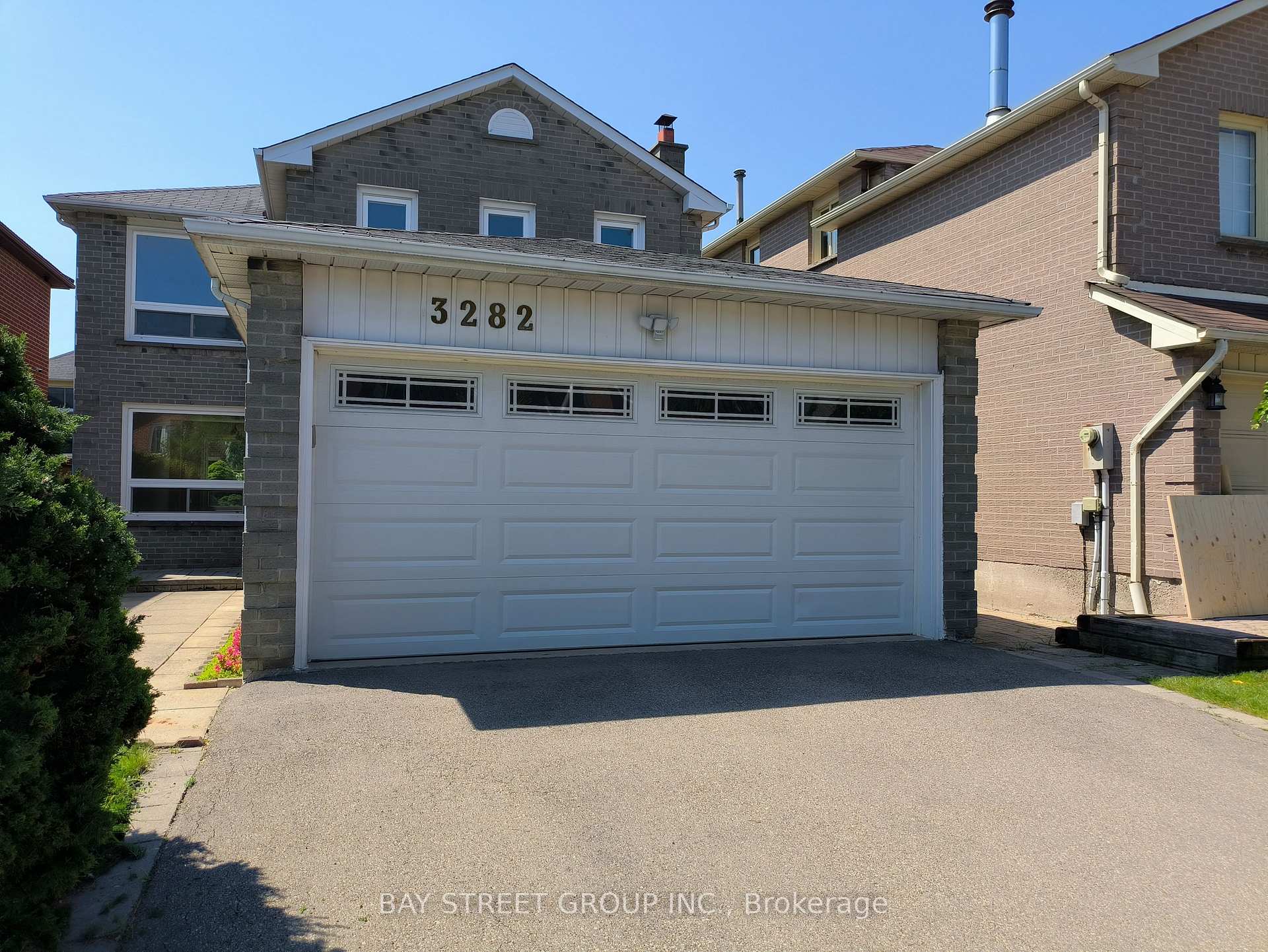 Photo 2 of 3282 Dragon Drive, Mississauga, Fairview — HOMEH