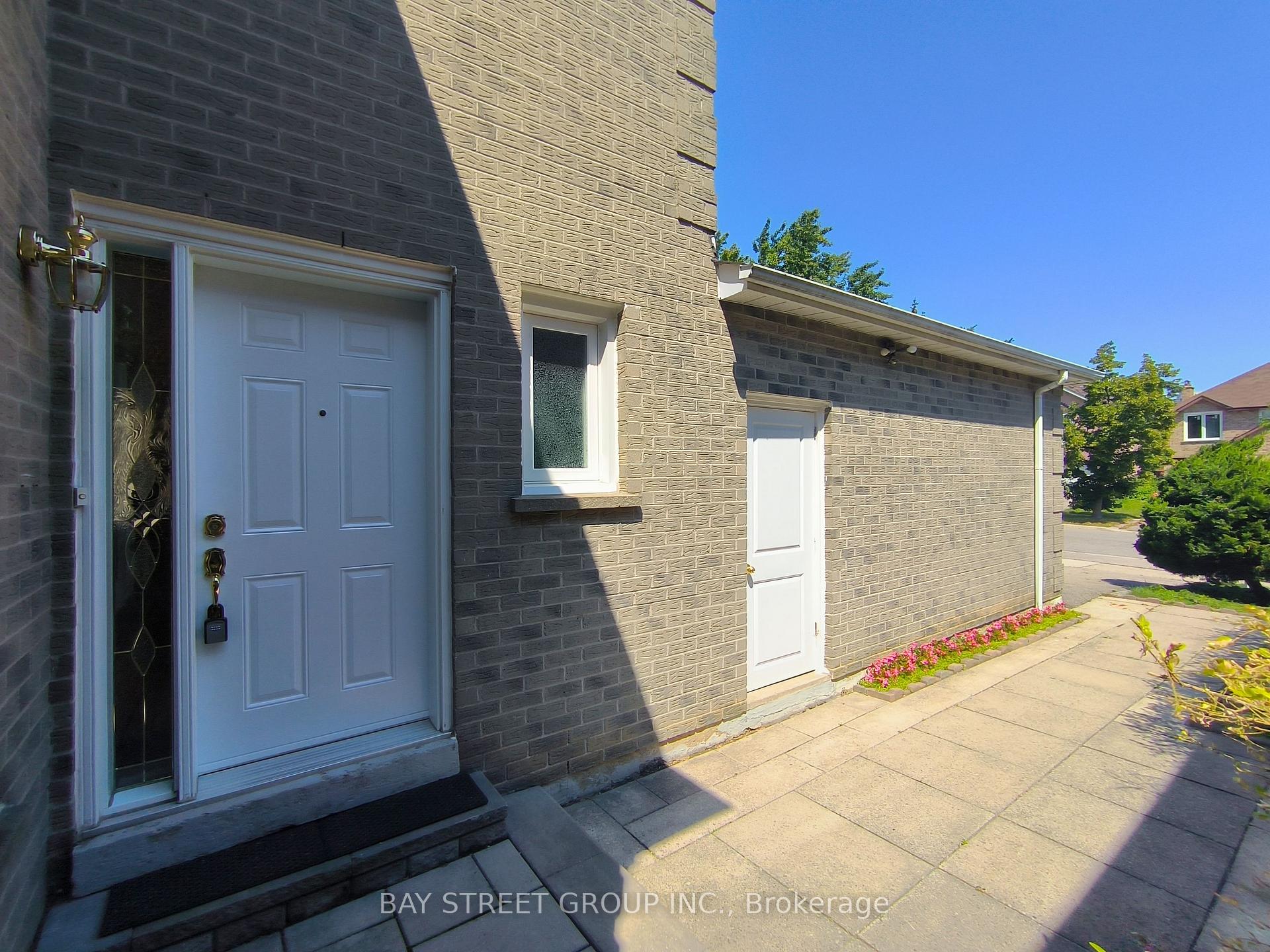 Photo 3 of 3282 Dragon Drive, Mississauga, Fairview — HOMEH