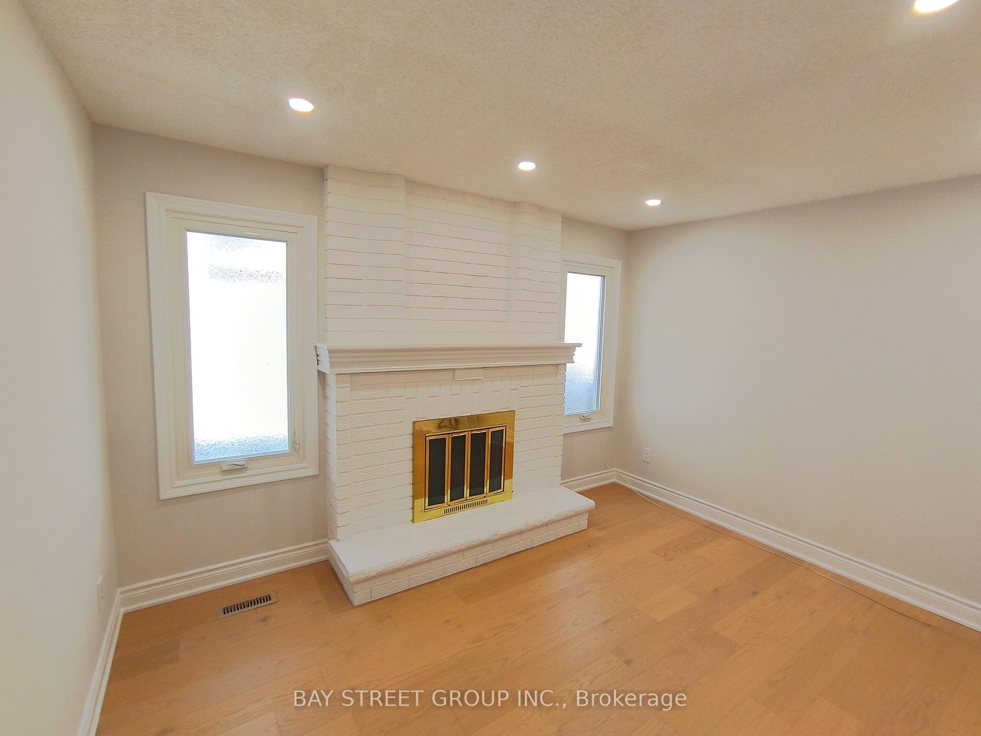 Photo 4 of 3282 Dragon Drive, Mississauga, Fairview — HOMEH