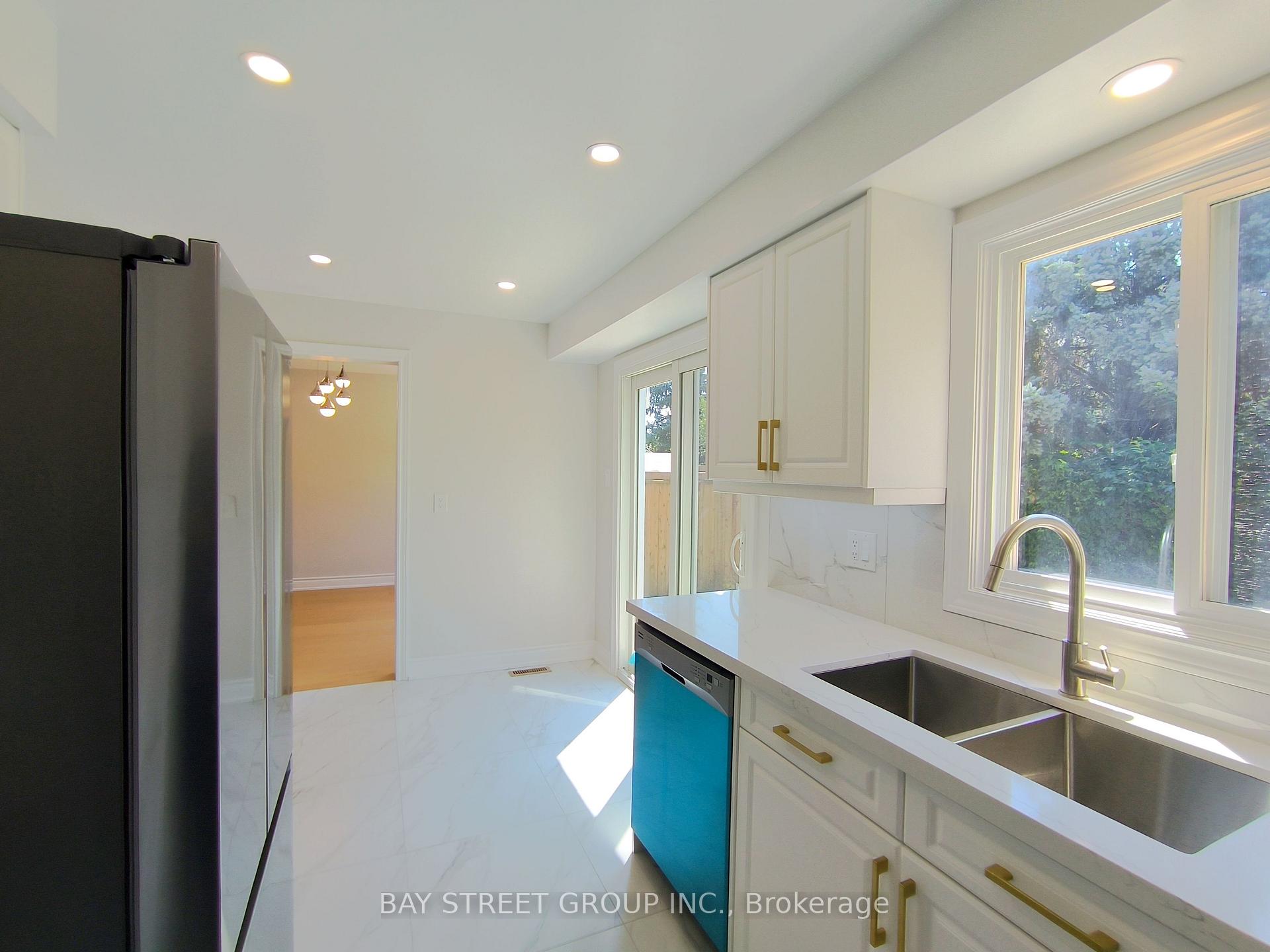 Photo 9 of 3282 Dragon Drive, Mississauga, Fairview — HOMEH
