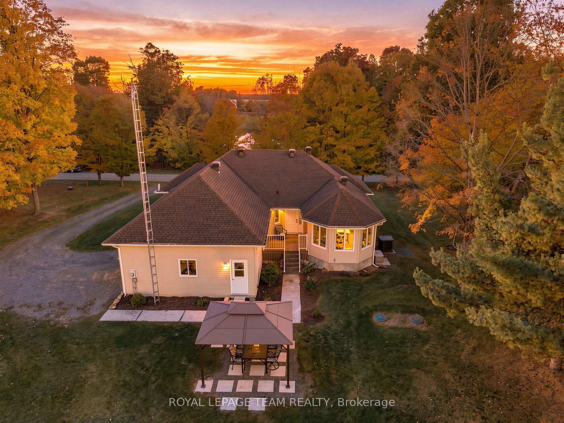 Photo of 988 River Road