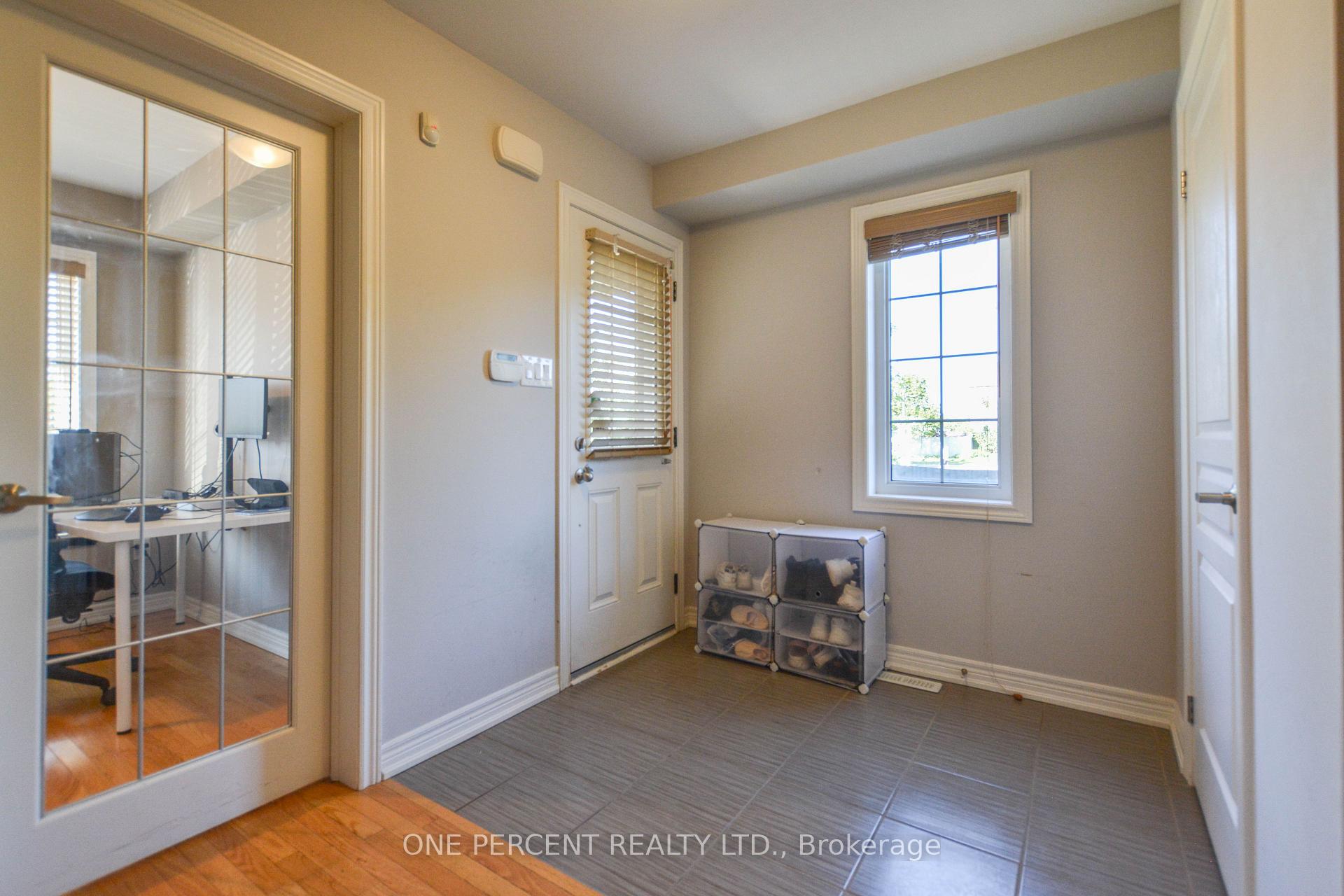 Photo 2 of 85 Benjamin Hood Crescent, Vaughan, Patterson — HOMEH