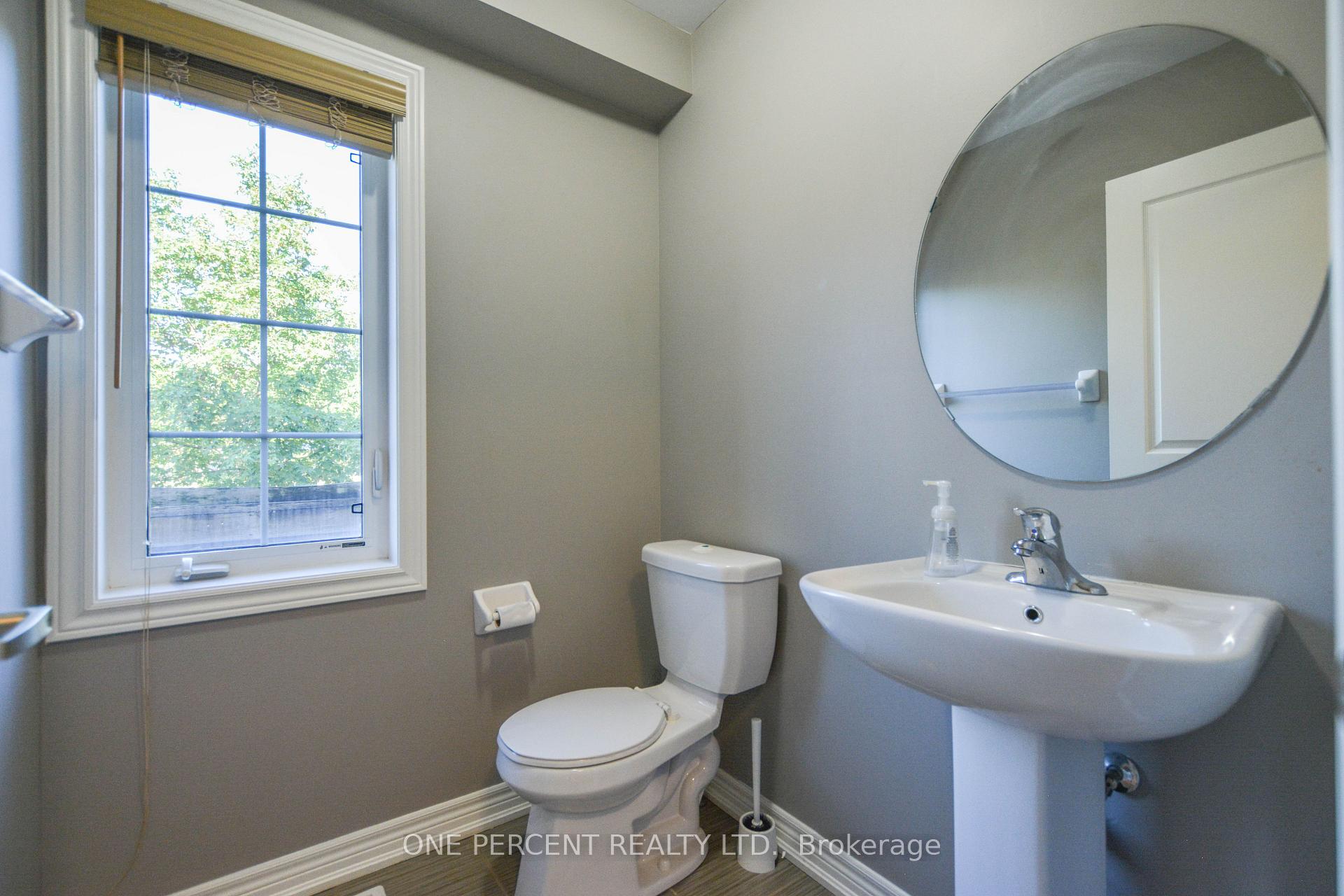 Photo 5 of 85 Benjamin Hood Crescent, Vaughan, Patterson — HOMEH