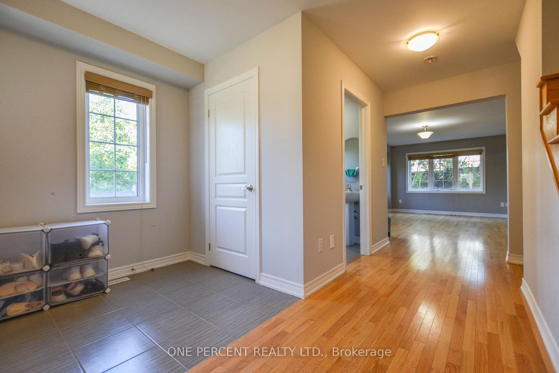 Photo 4 of 85 Benjamin Hood Crescent, Vaughan, Patterson — HOMEH
