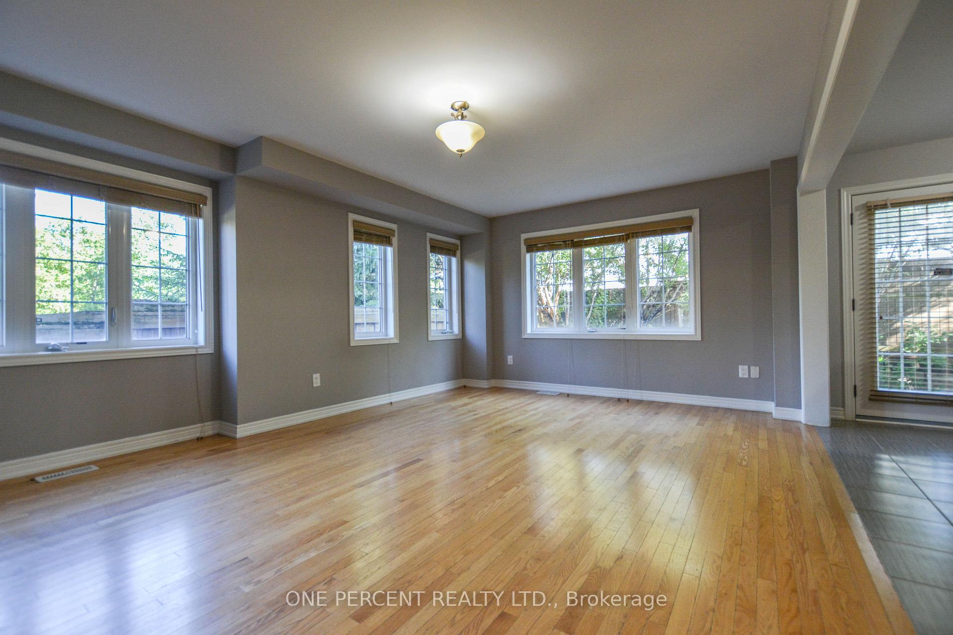 Photo 6 of 85 Benjamin Hood Crescent, Vaughan, Patterson — HOMEH