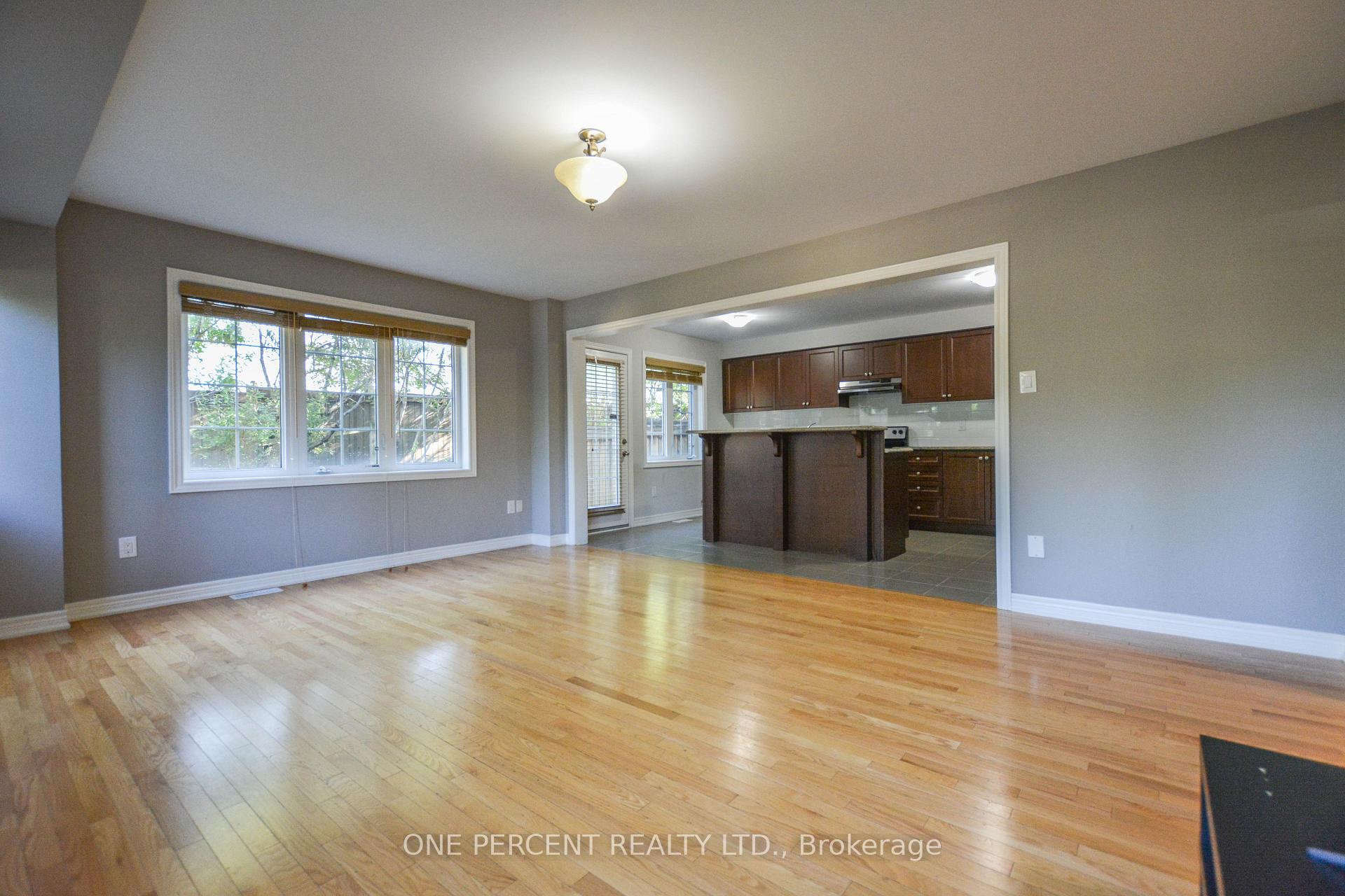 Photo 7 of 85 Benjamin Hood Crescent, Vaughan, Patterson — HOMEH