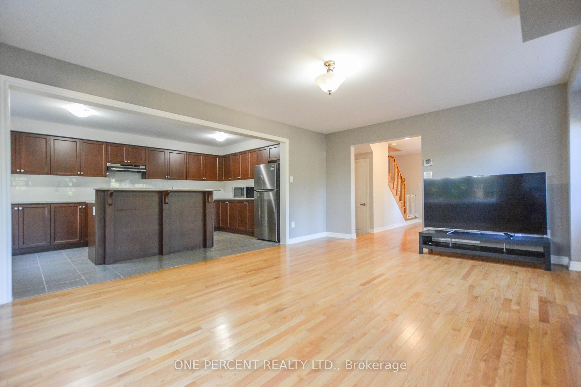 Photo 8 of 85 Benjamin Hood Crescent, Vaughan, Patterson — HOMEH