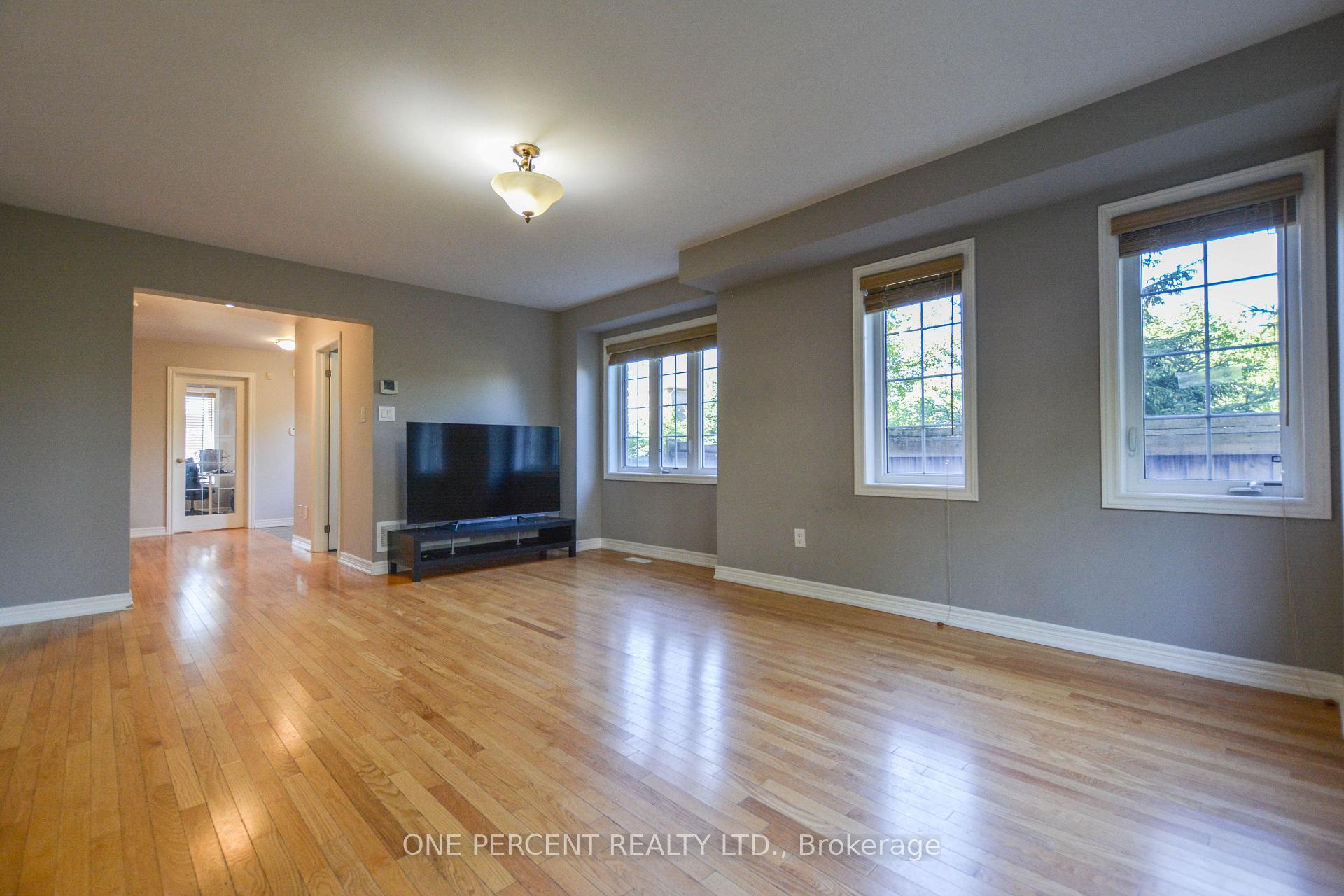 Photo 9 of 85 Benjamin Hood Crescent, Vaughan, Patterson — HOMEH