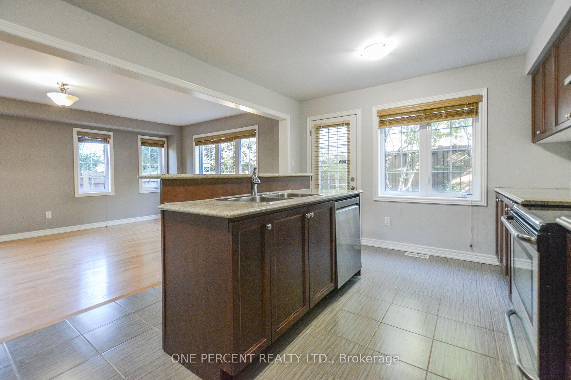 Photo 12 of 85 Benjamin Hood Crescent, Vaughan, Patterson — HOMEH