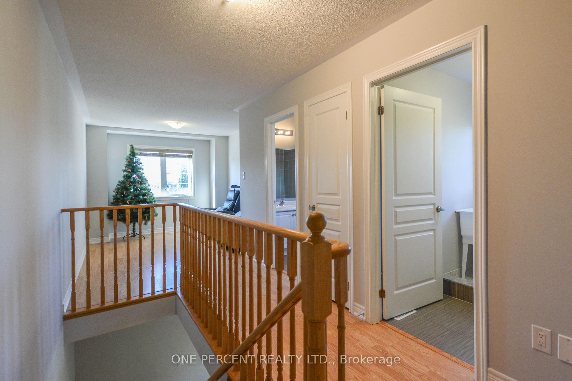 Photo 14 of 85 Benjamin Hood Crescent, Vaughan, Patterson — HOMEH