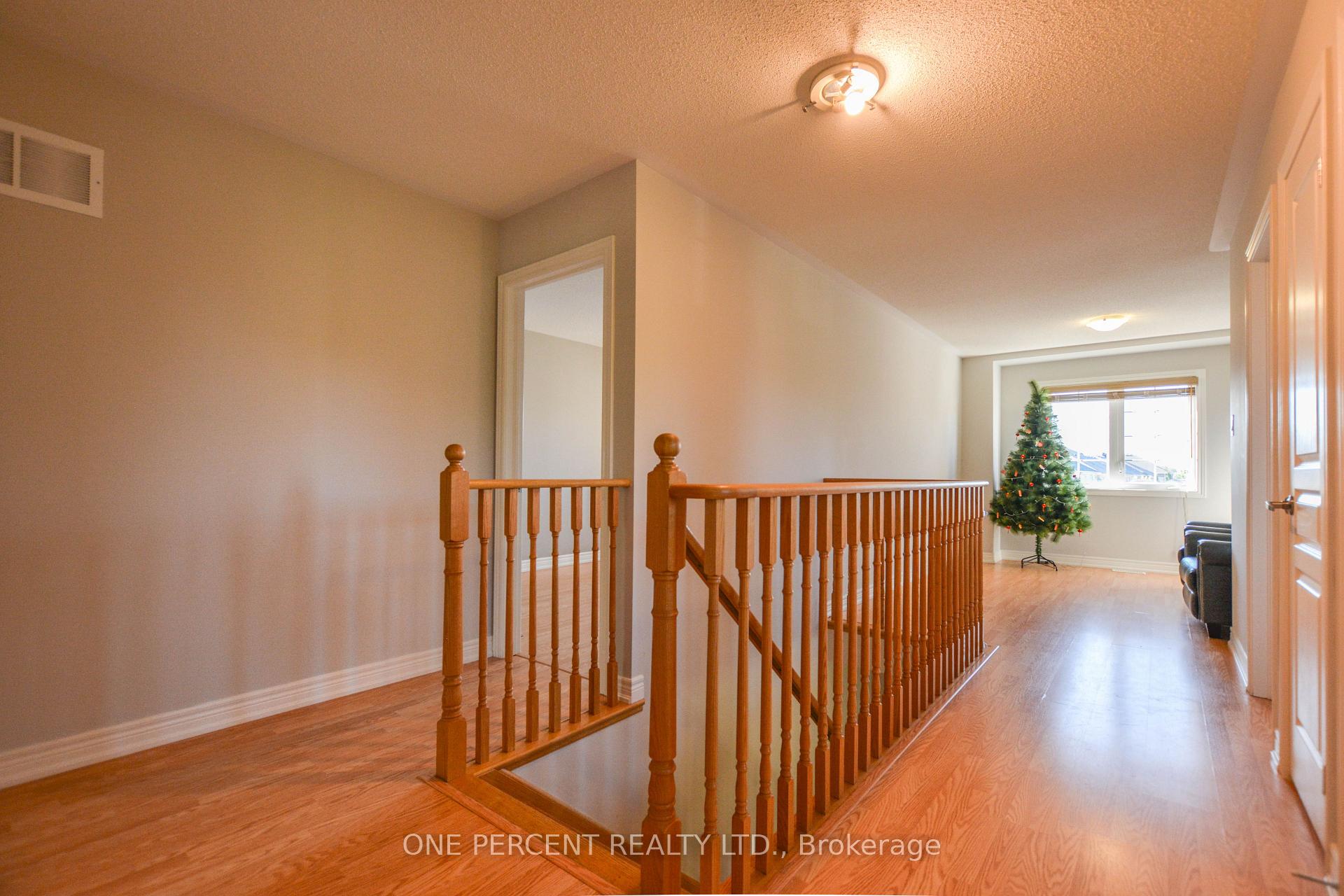 Photo 22 of 85 Benjamin Hood Crescent, Vaughan, Patterson — HOMEH