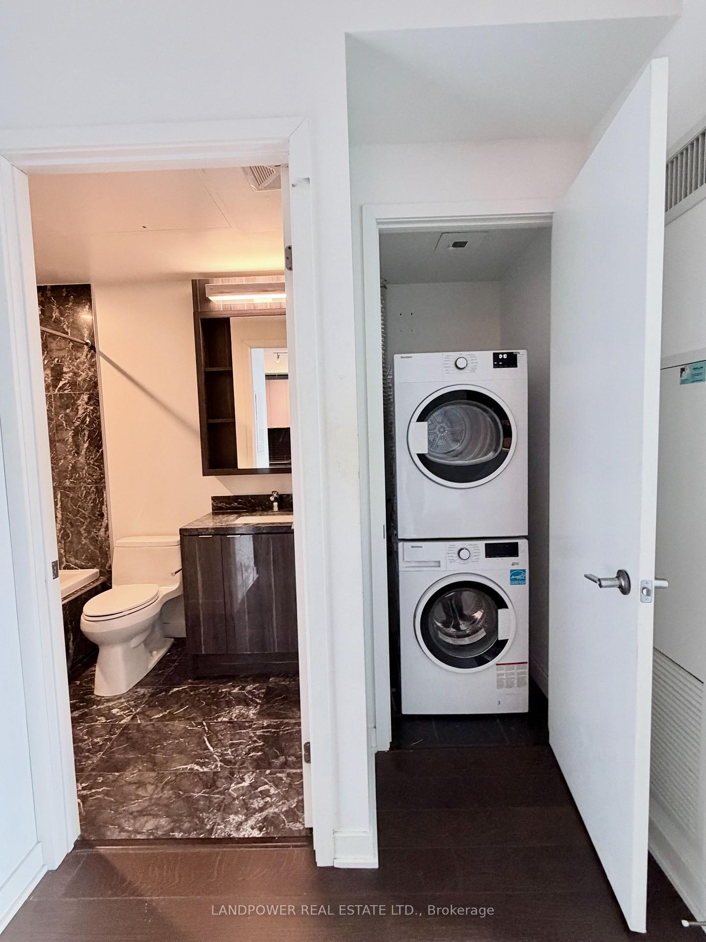 Photo 4 of Unit 4107, 115 Blue Jays Way, Toronto, Waterfront Communities — HOMEH