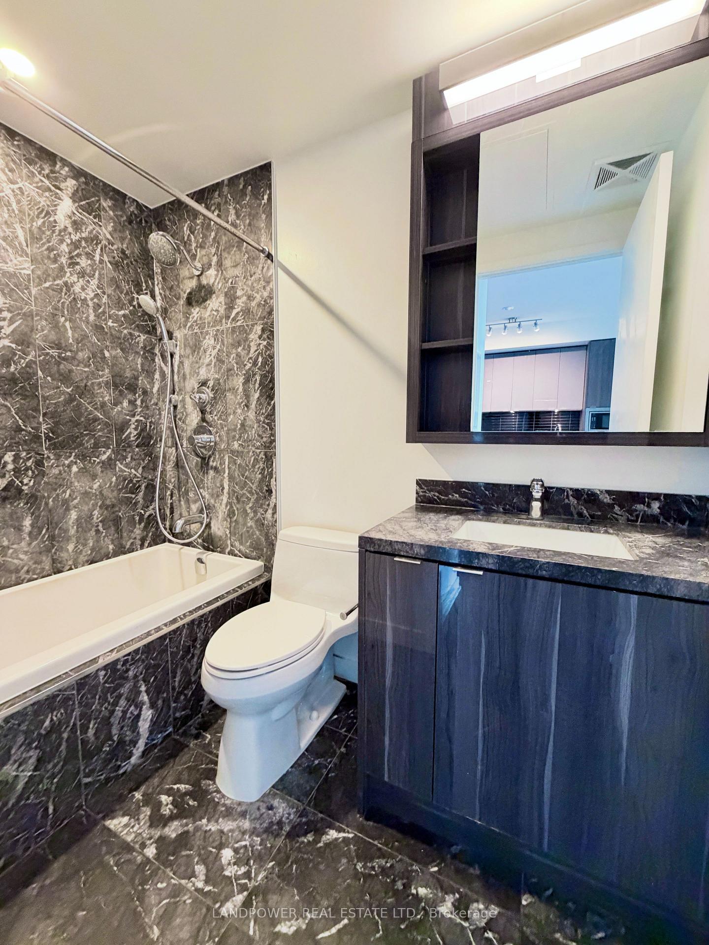 Photo 3 of Unit 4107, 115 Blue Jays Way, Toronto, Waterfront Communities — HOMEH