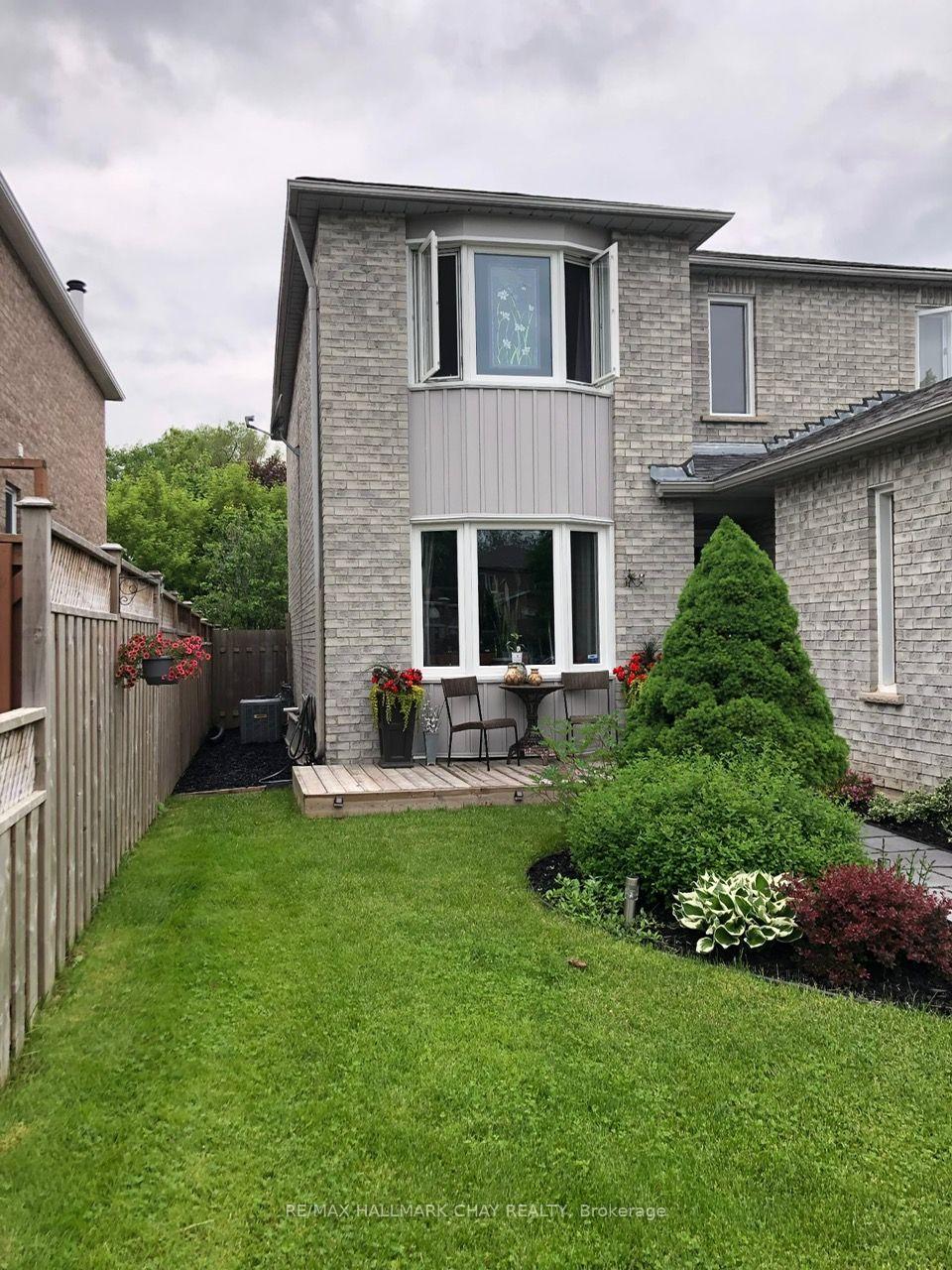 Photo 2 of 61 Carruthers Crescent, Barrie, Grove East — HOMEH