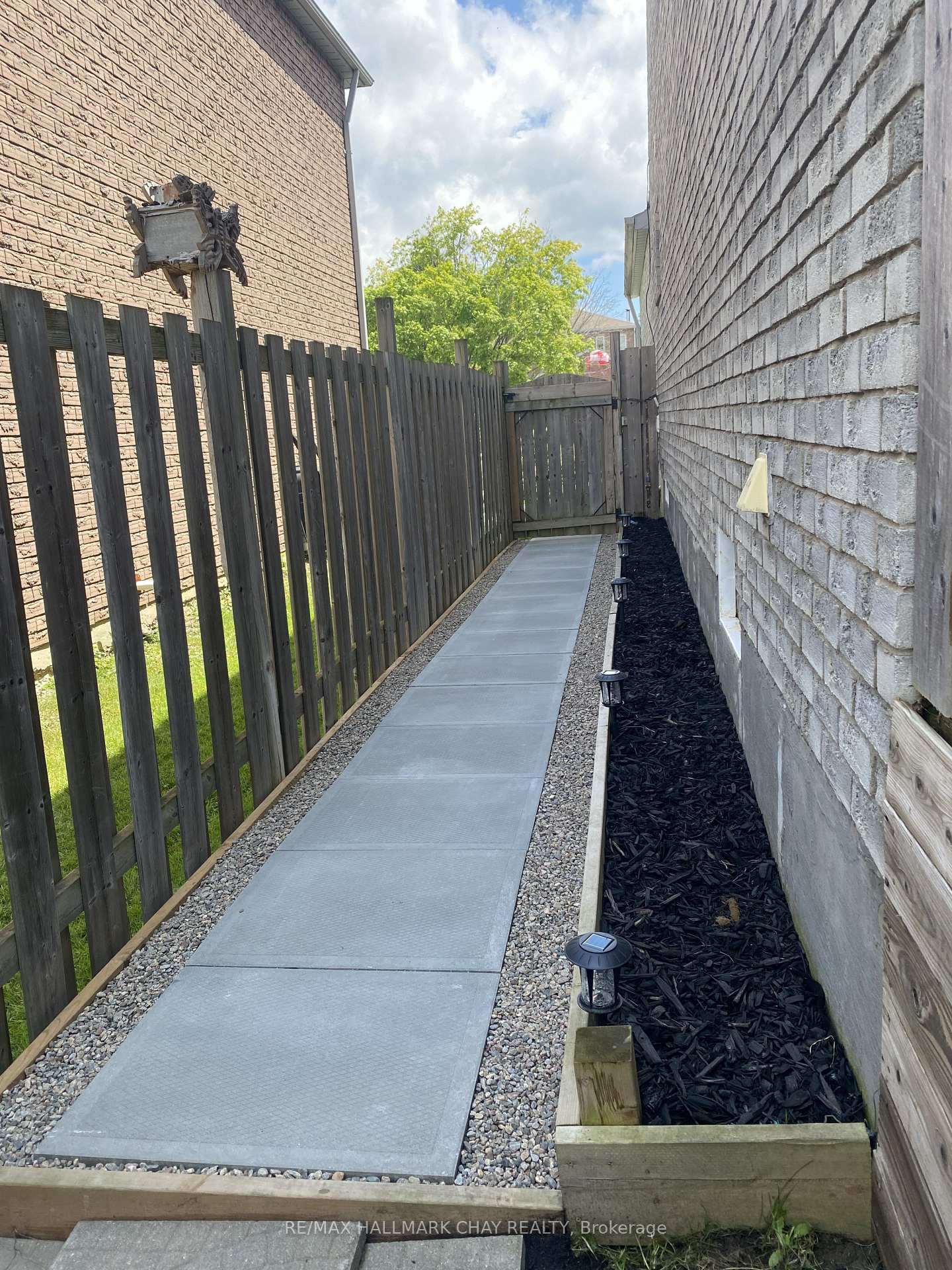 Photo 3 of 61 Carruthers Crescent, Barrie, Grove East — HOMEH