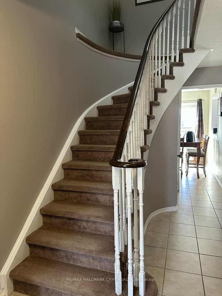 Photo 6 of 61 Carruthers Crescent, Barrie, Grove East — HOMEH