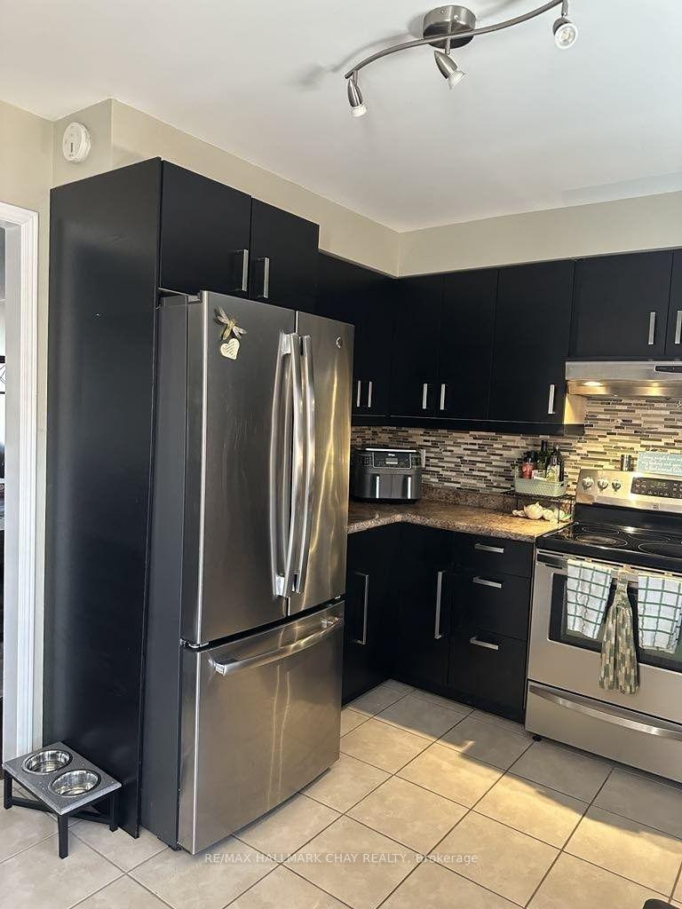 Photo 10 of 61 Carruthers Crescent, Barrie, Grove East — HOMEH
