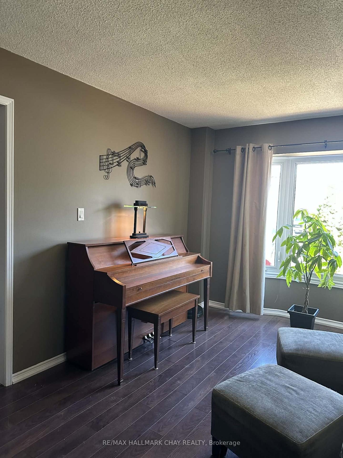 Photo 18 of 61 Carruthers Crescent, Barrie, Grove East — HOMEH