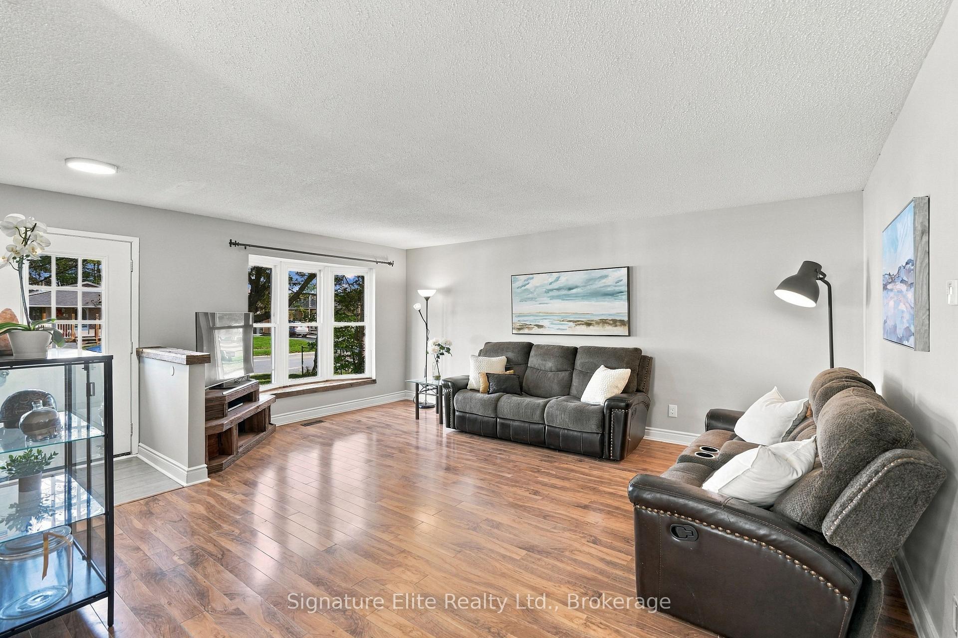 Photo 11 of 44 Bronte Crescent, Barrie, Letitia Heights — HOMEH