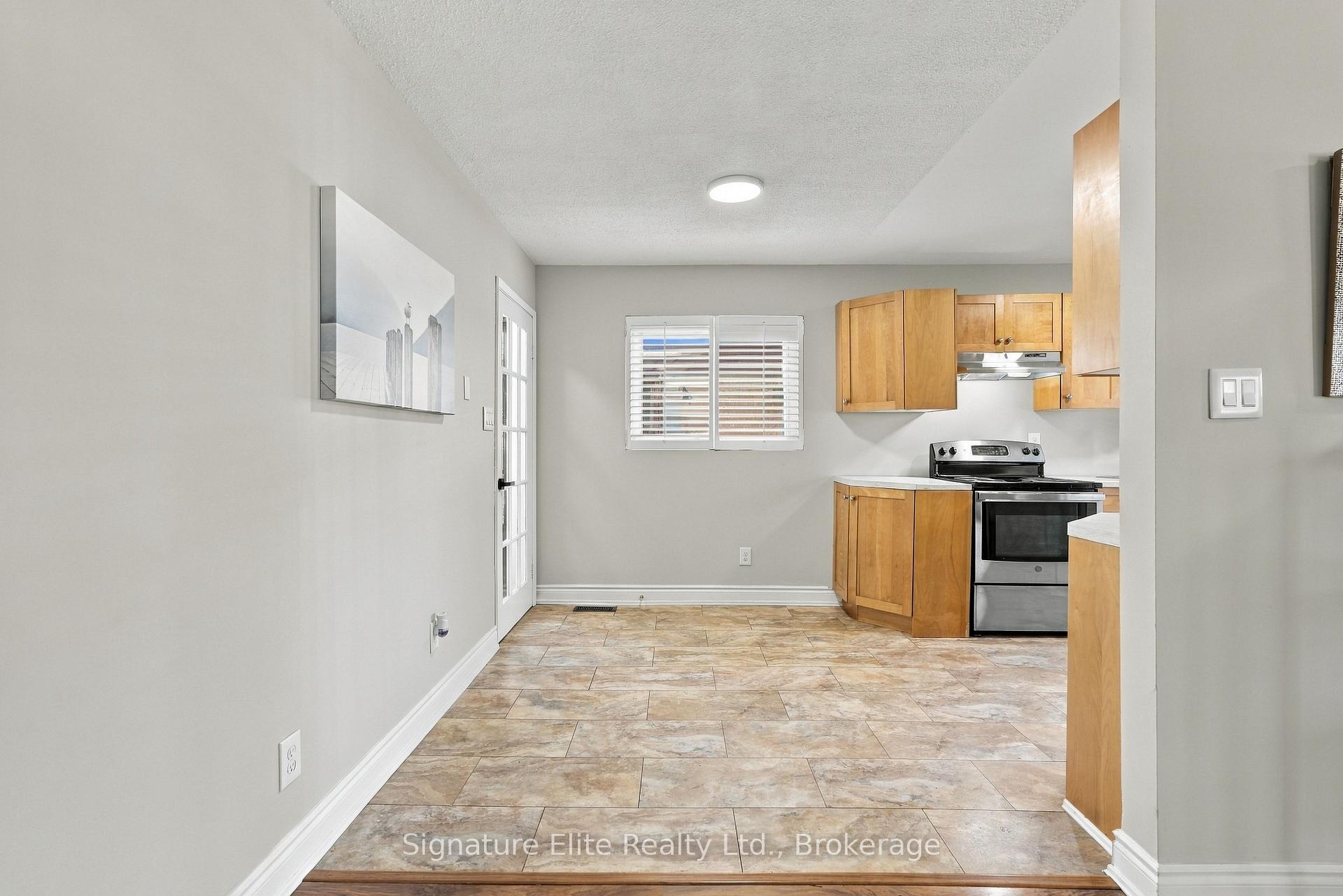 Photo 12 of 44 Bronte Crescent, Barrie, Letitia Heights — HOMEH