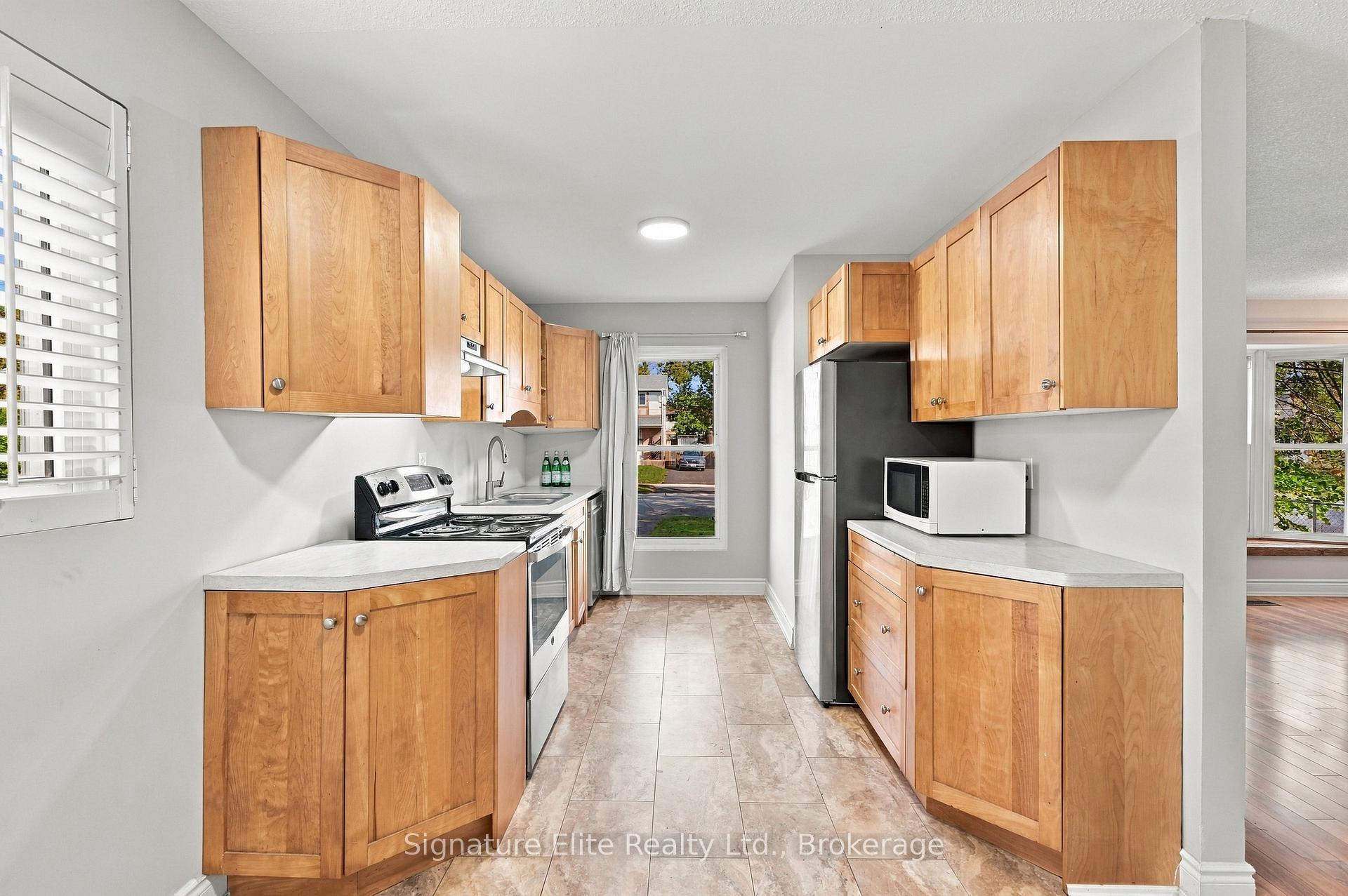 Photo 14 of 44 Bronte Crescent, Barrie, Letitia Heights — HOMEH