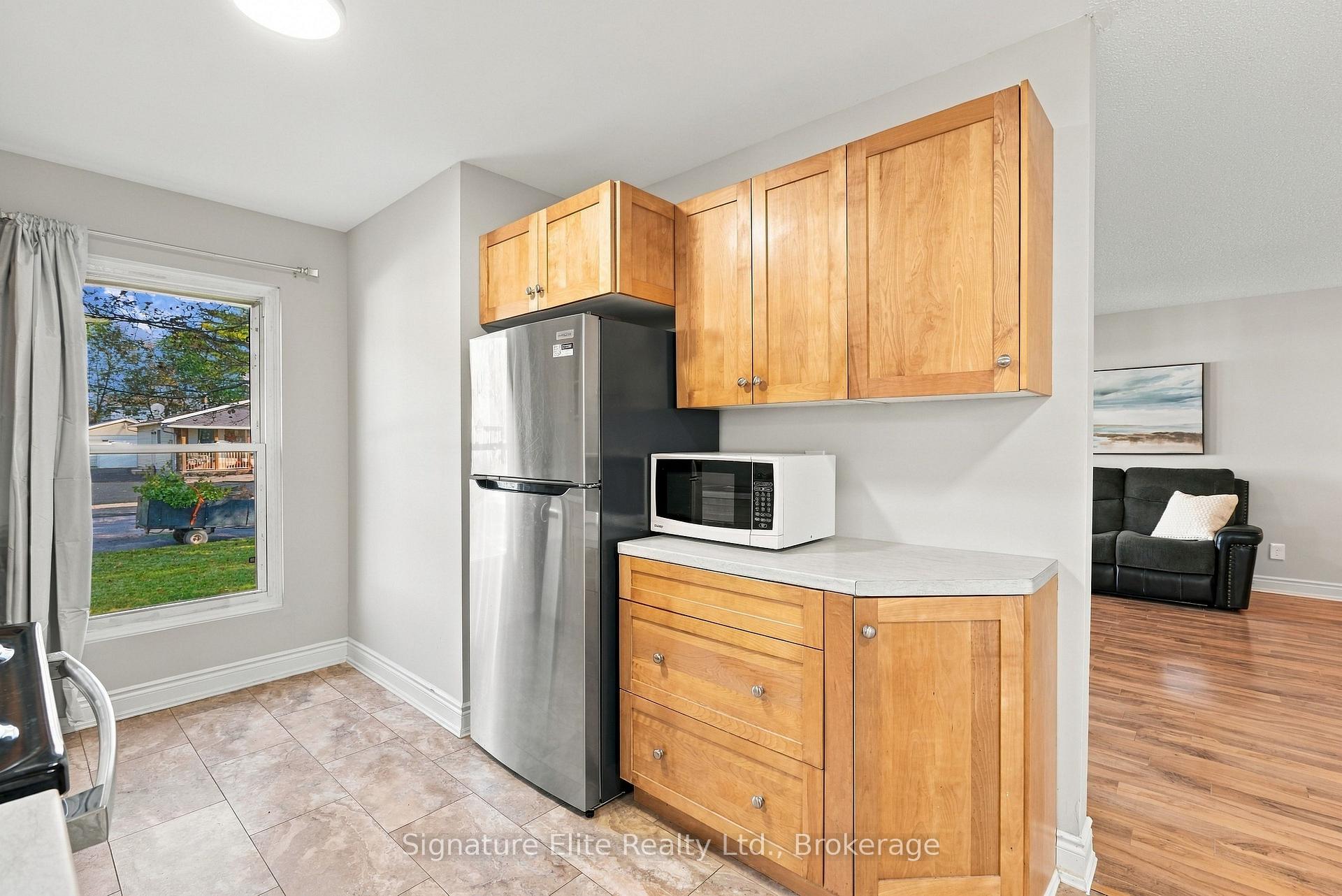 Photo 15 of 44 Bronte Crescent, Barrie, Letitia Heights — HOMEH
