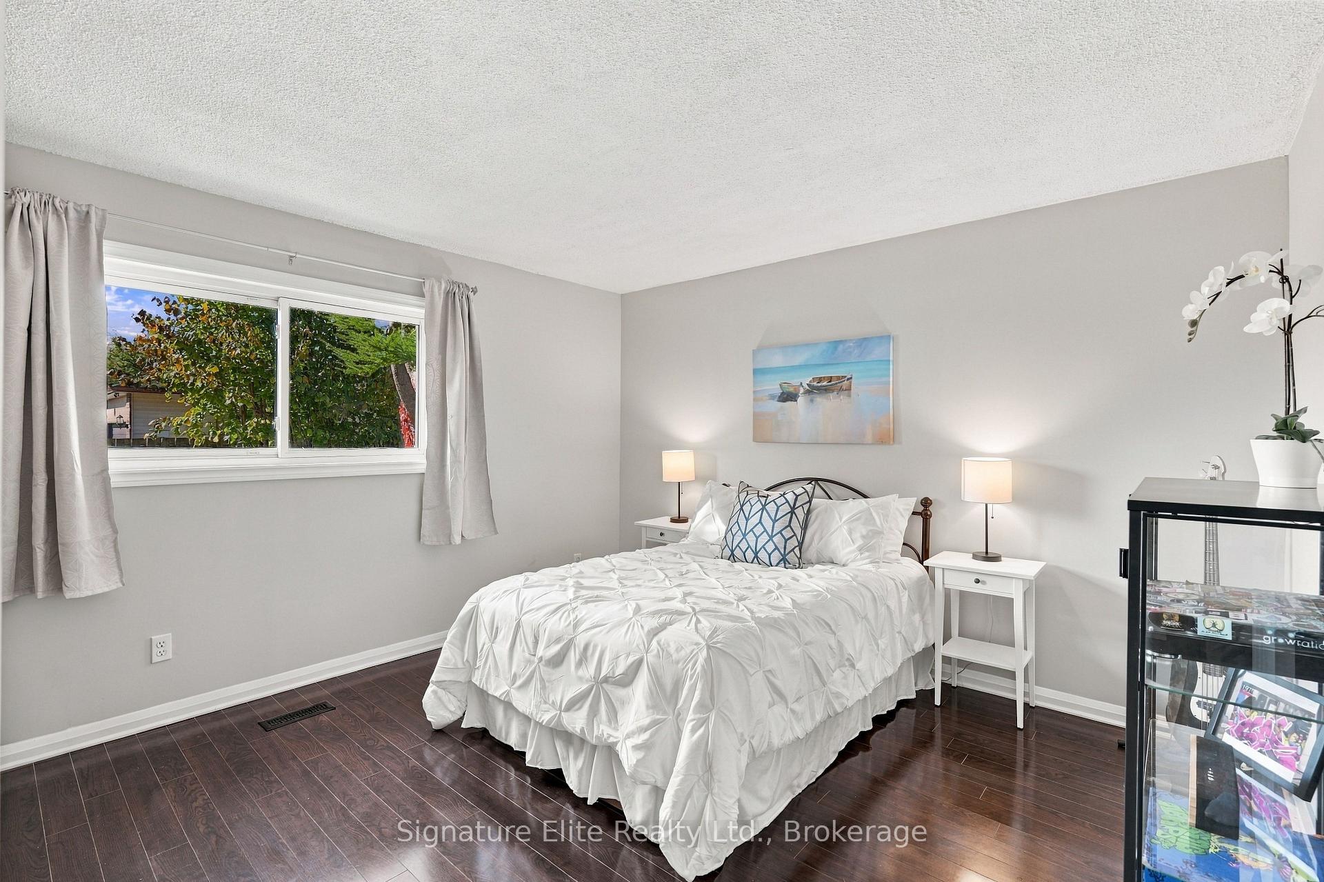 Photo 20 of 44 Bronte Crescent, Barrie, Letitia Heights — HOMEH