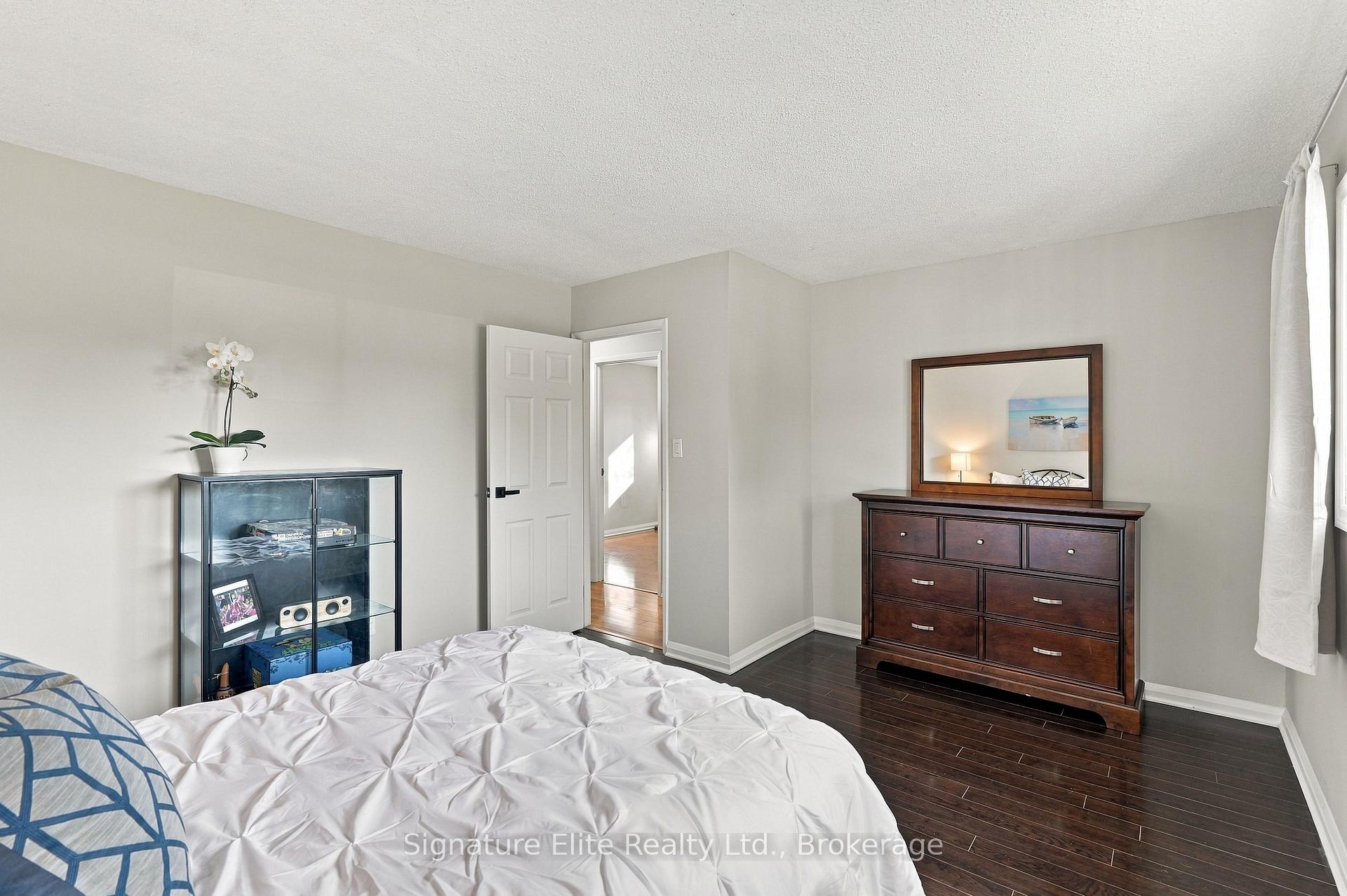 Photo 21 of 44 Bronte Crescent, Barrie, Letitia Heights — HOMEH