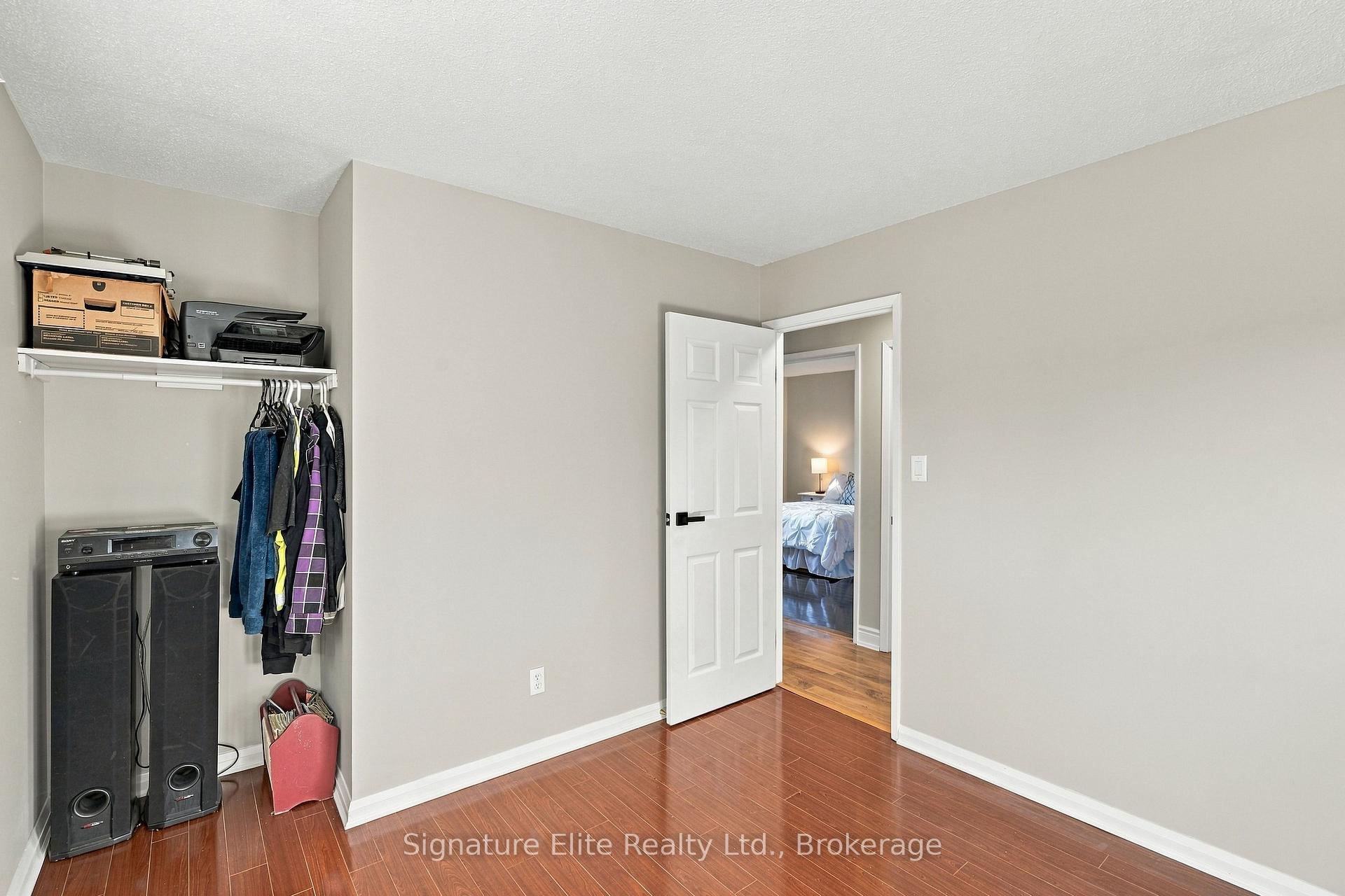 Photo 24 of 44 Bronte Crescent, Barrie, Letitia Heights — HOMEH