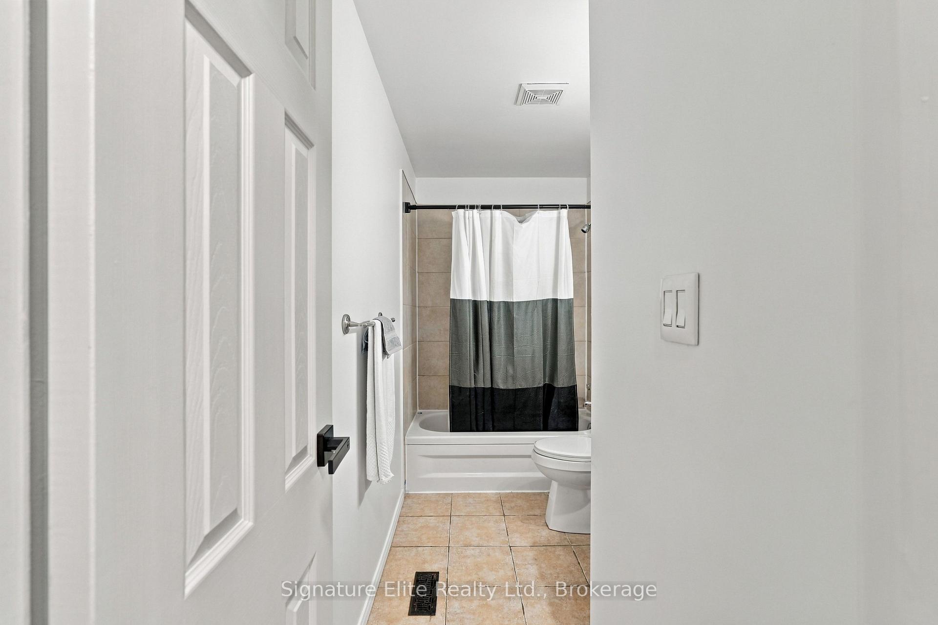 Photo 28 of 44 Bronte Crescent, Barrie, Letitia Heights — HOMEH