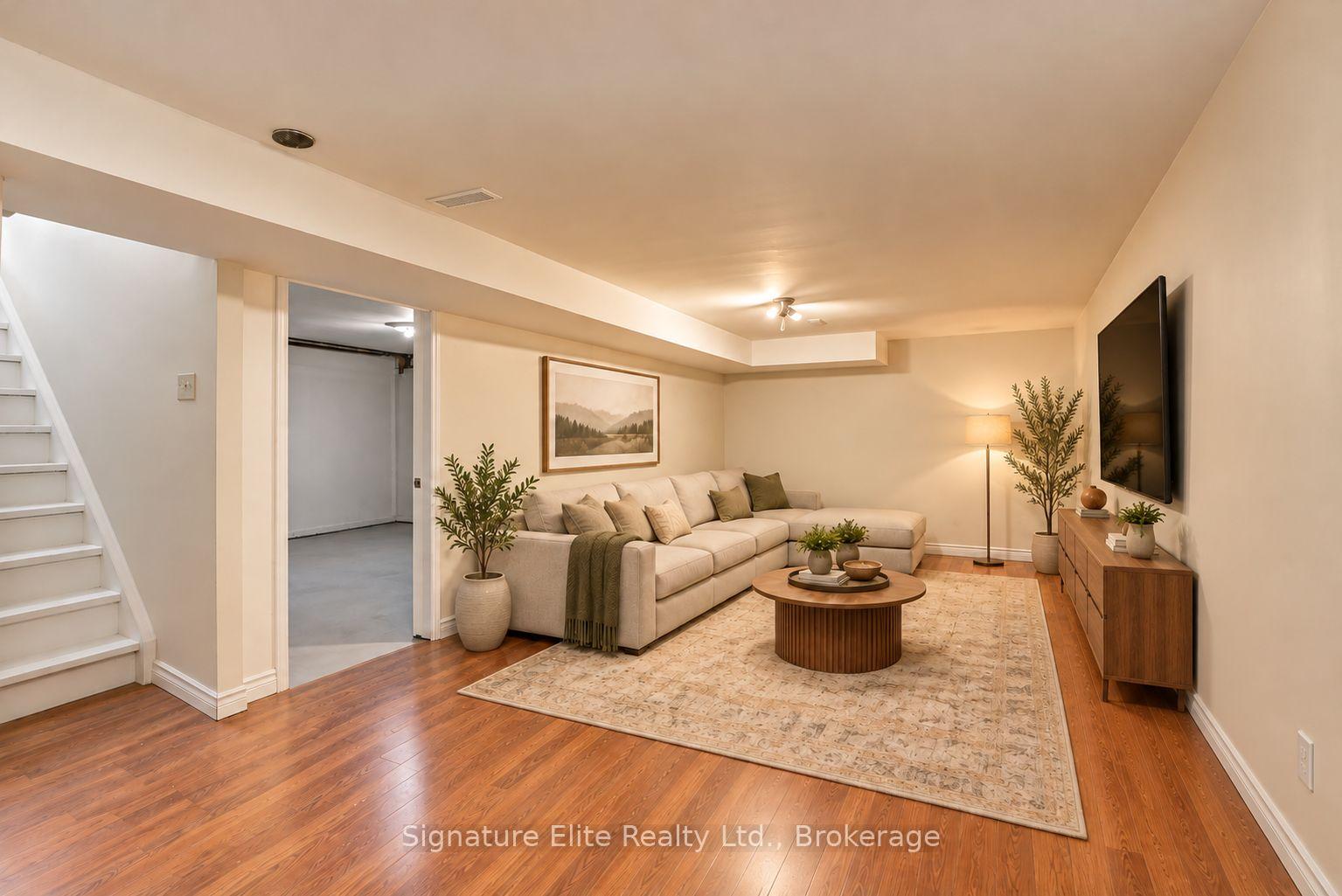 Photo 32 of 44 Bronte Crescent, Barrie, Letitia Heights — HOMEH